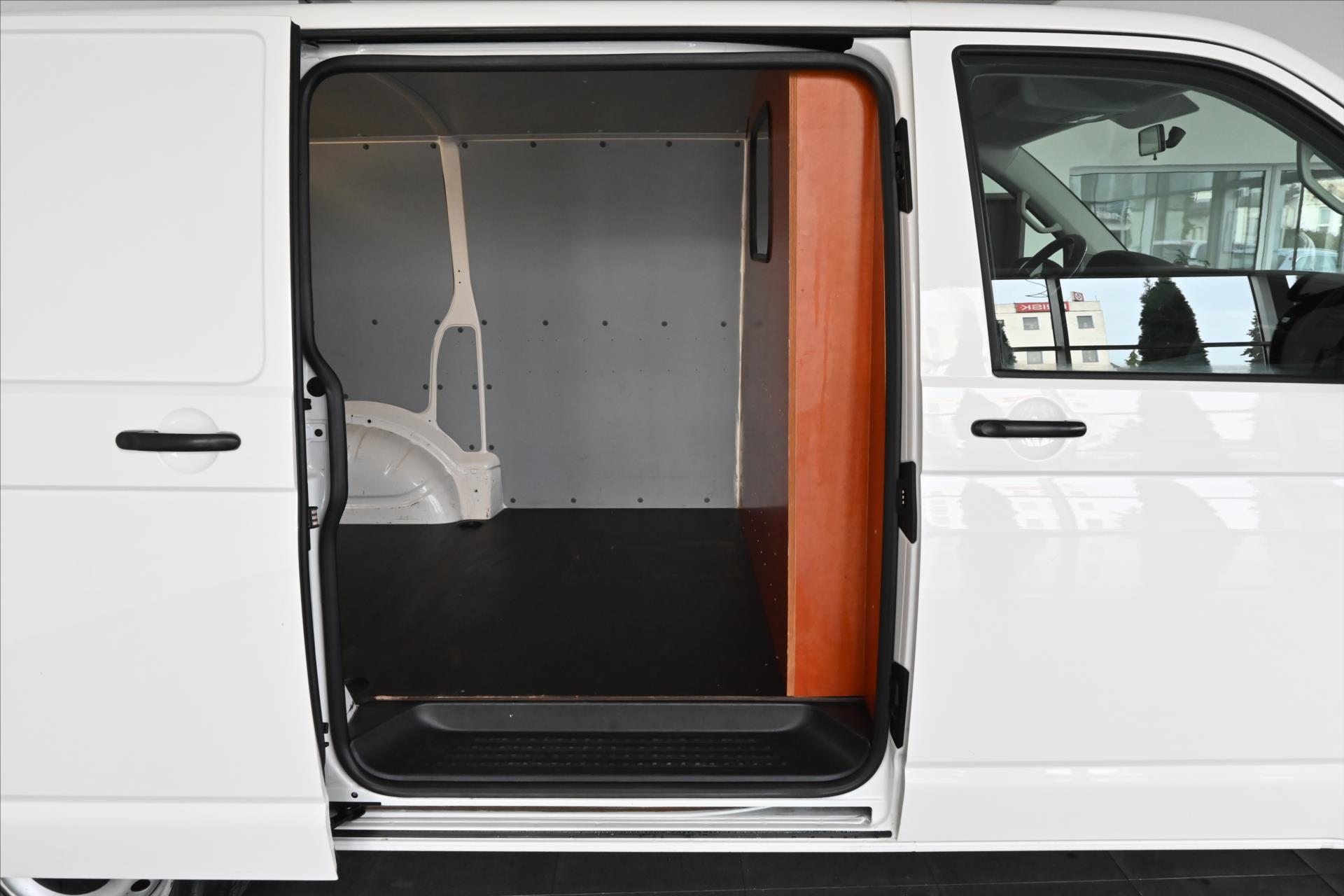 Hlavní fotografie vozu Volkswagen Transporter 2,0 TDI 84kW Park-kamera Záruka až 5 let (27)