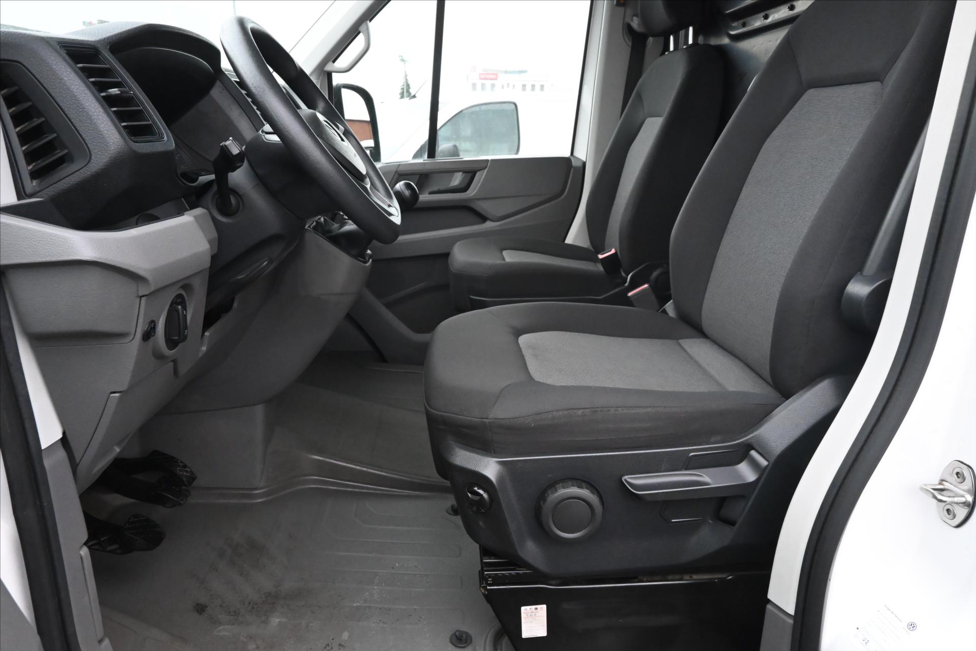 Hlavní fotografie vozu Volkswagen Crafter 2,0 TDI 130kW L2H2 Nový motor záruka VW Záruka až 5let (11)