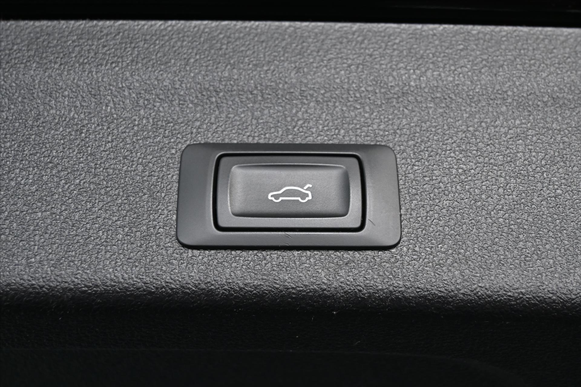 Hlavní fotografie vozu Audi A6 2,0 40 TDI 150 kW S-TRONIC Záruka až 5 let (30)