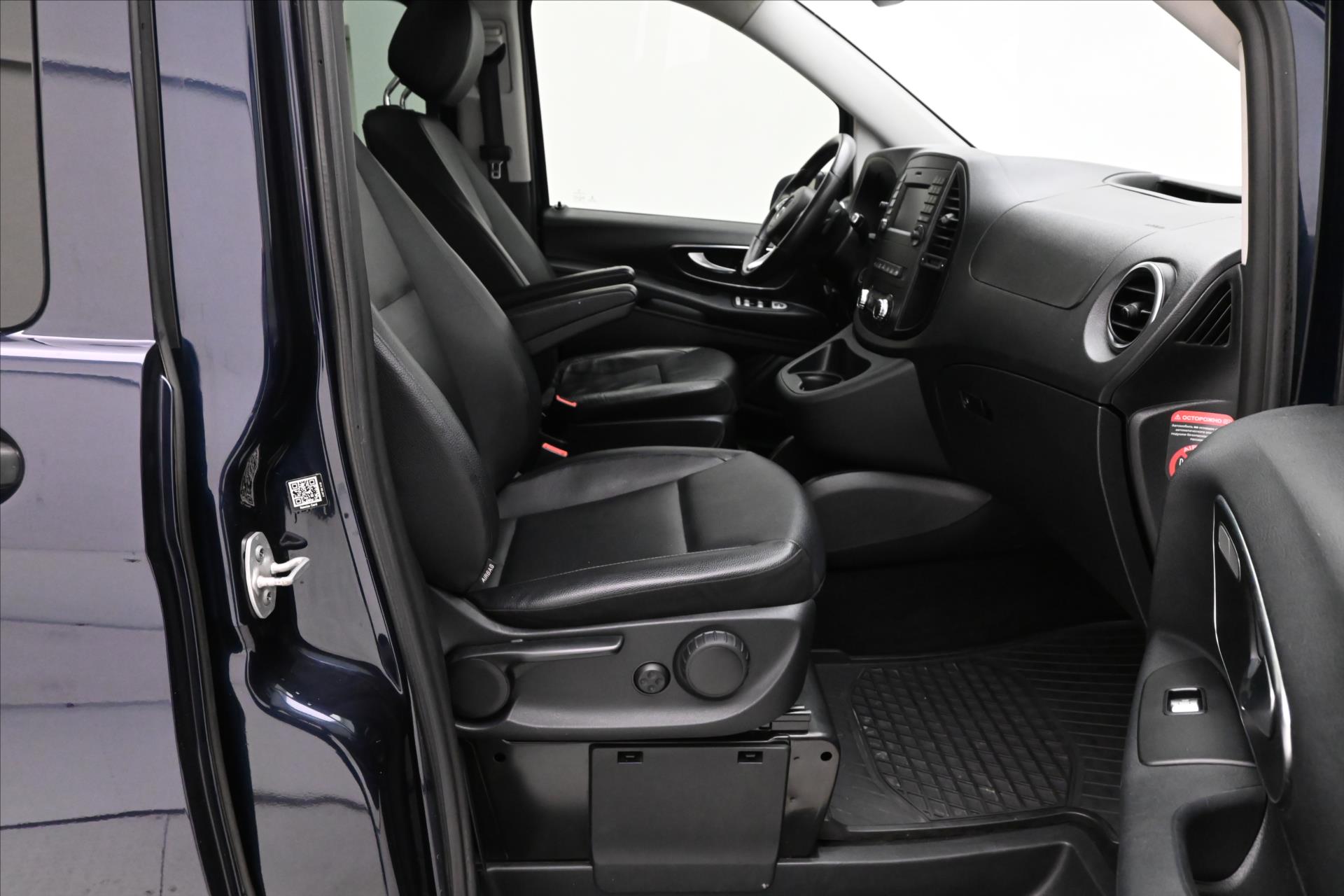 Hlavní fotografie vozu Mercedes-Benz Vito 2,1 116 CDi 120 kW AT7 8míst 4Matic Panorama Záruka až (13)