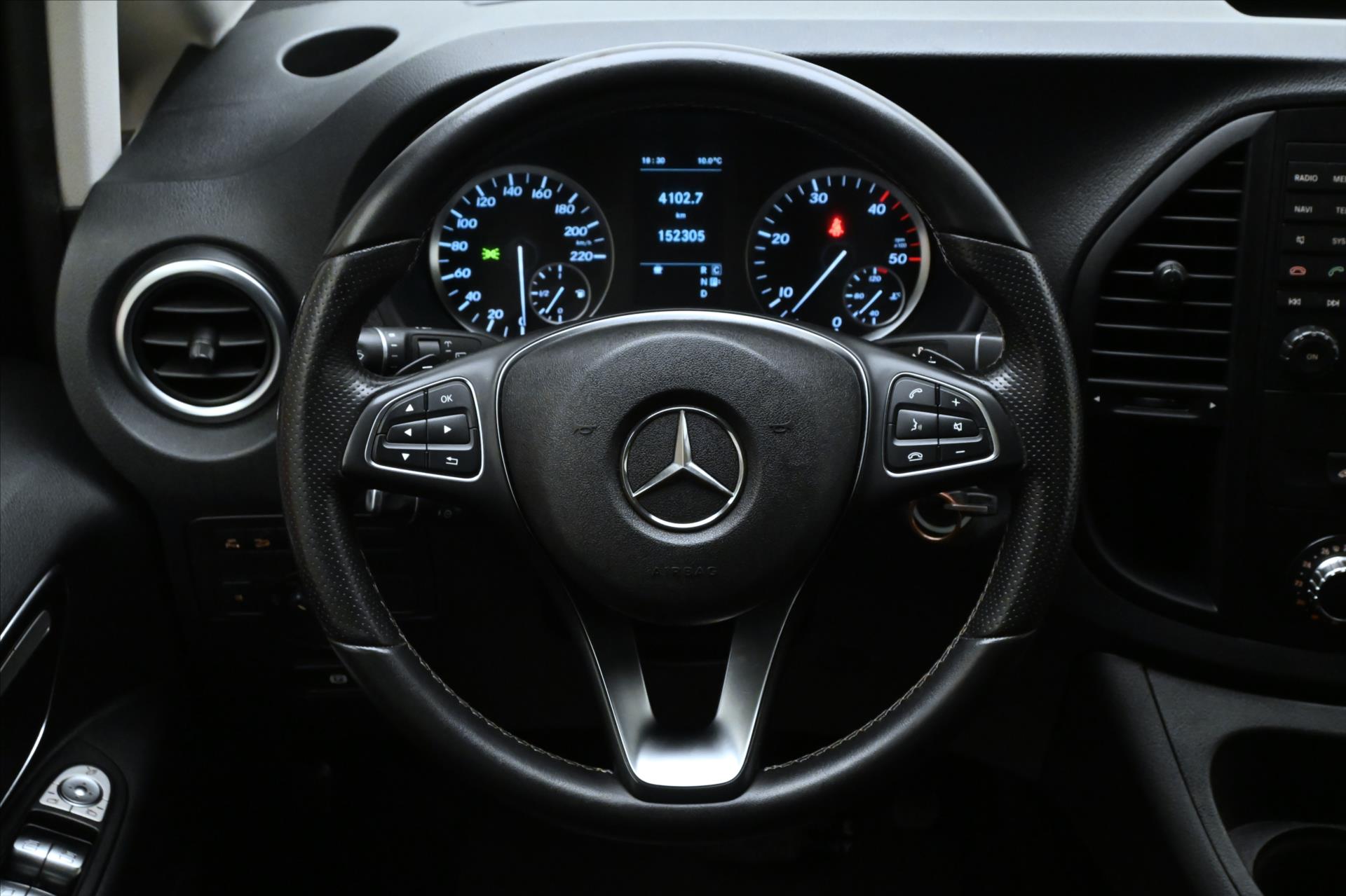 Hlavní fotografie vozu Mercedes-Benz Vito 2,1 116 CDi 120 kW AT7 8míst 4Matic Panorama Záruka až (17)