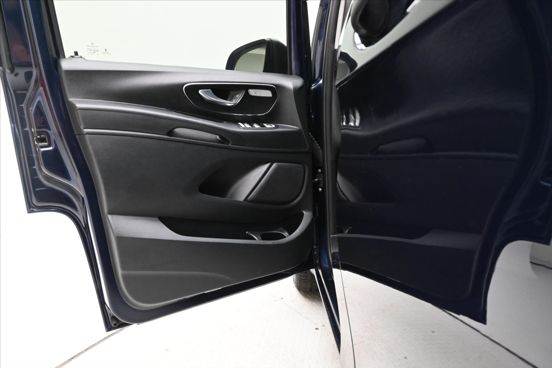 Hlavní fotografie vozu Mercedes-Benz Vito 2,1 116 CDi 120 kW AT7 8míst 4Matic Panorama Záruka až (21)