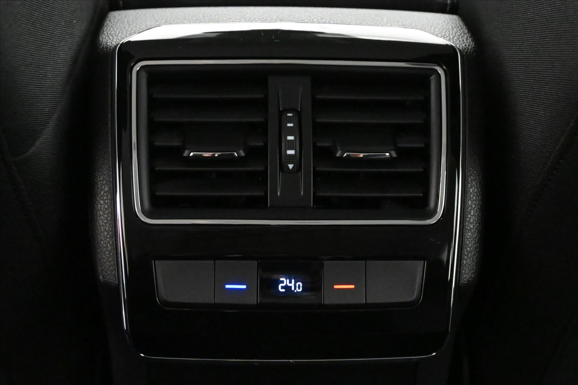 Main photo of the car Skoda Superb 2.0 TDi 110kW DSG Style Warranty up to 5 years (20)