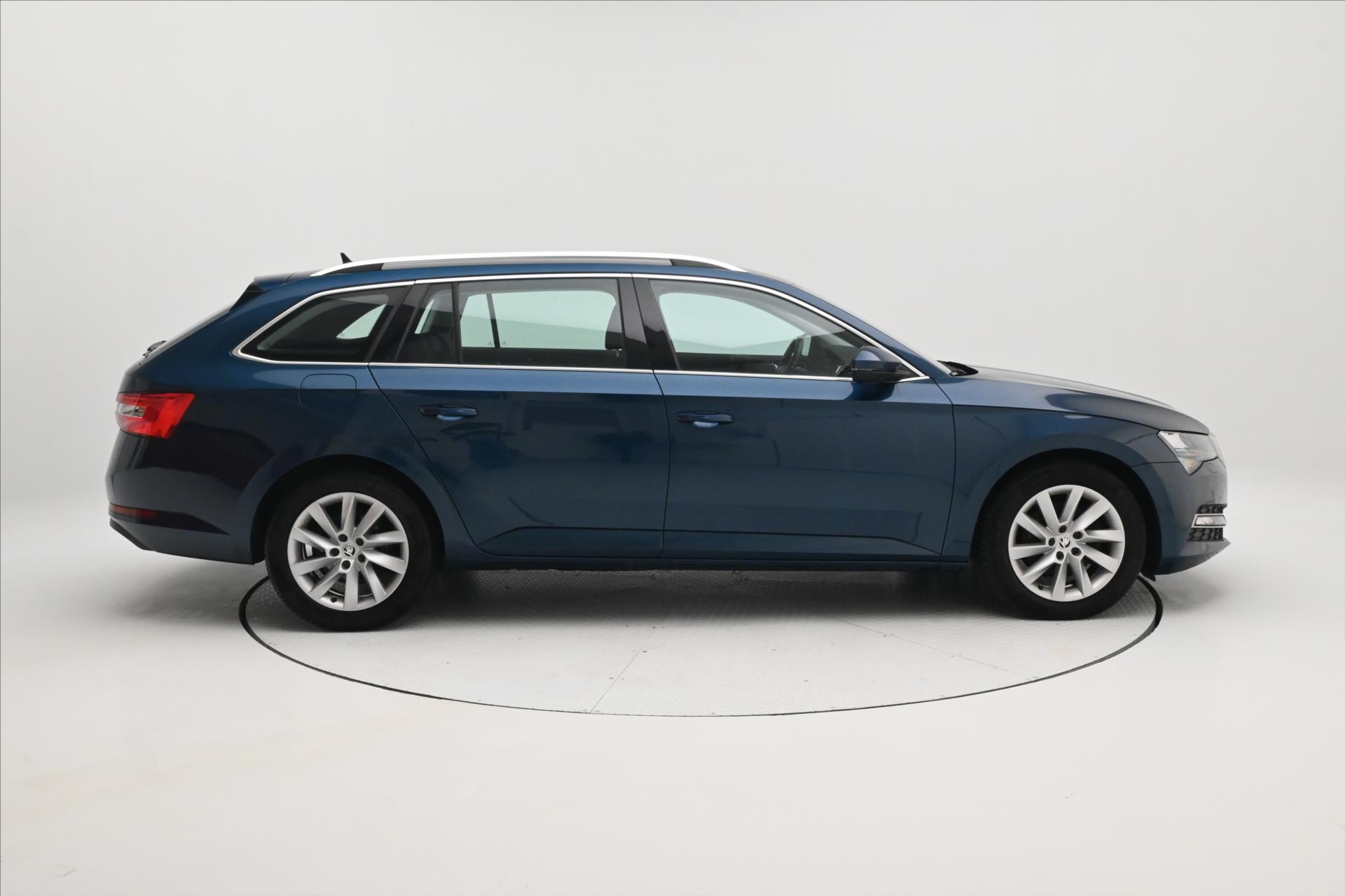 Main photo of the car Skoda Superb 2.0 TDi 110kW DSG Style Warranty up to 5 years (3)