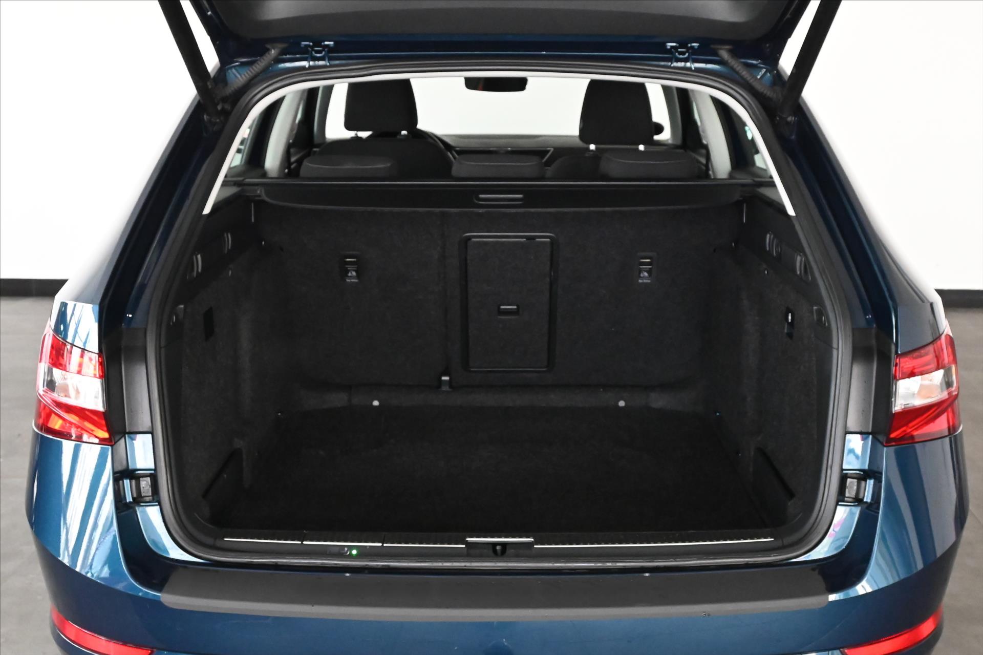 Hlavní fotografie vozu Škoda Superb 2,0 TDi 110kW DSG Style Záruka až 5 let (6)