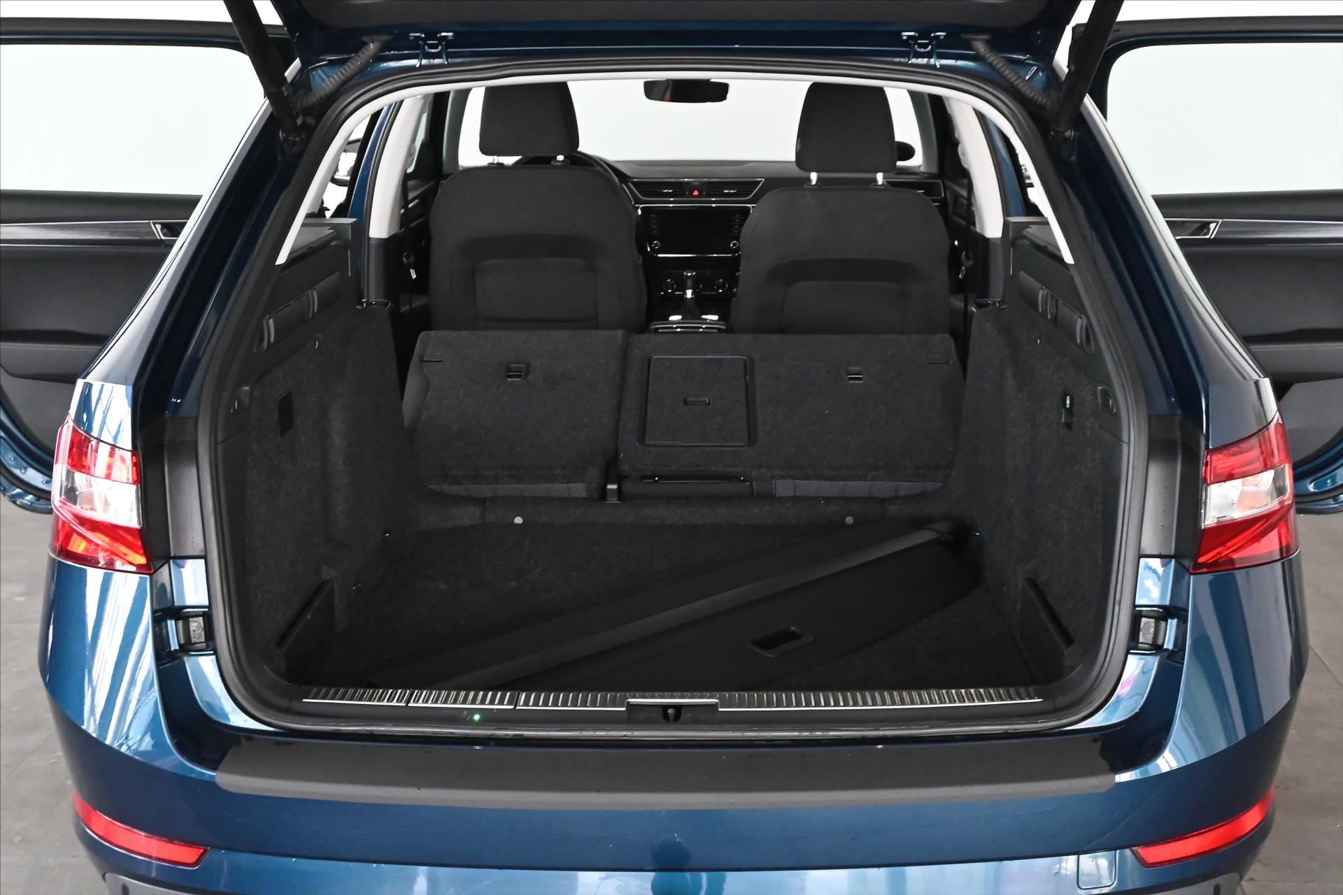 Hlavní fotografie vozu Škoda Superb 2,0 TDi 110kW DSG Style Záruka až 5 let (7)