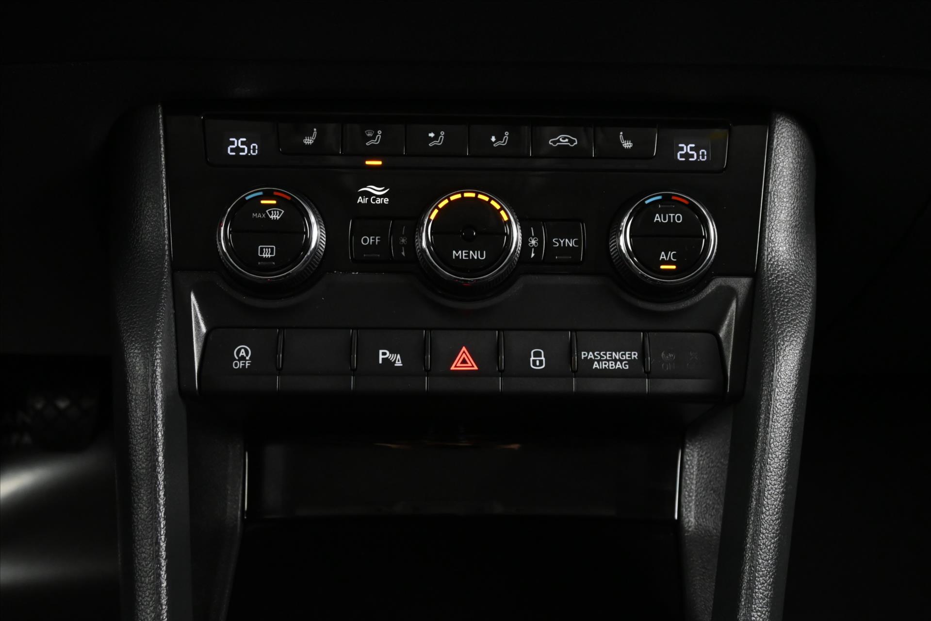 Hlavní fotografie vozu Škoda Karoq 1,5 TSI 110 kW Ambition Záruka až 5 let (24)