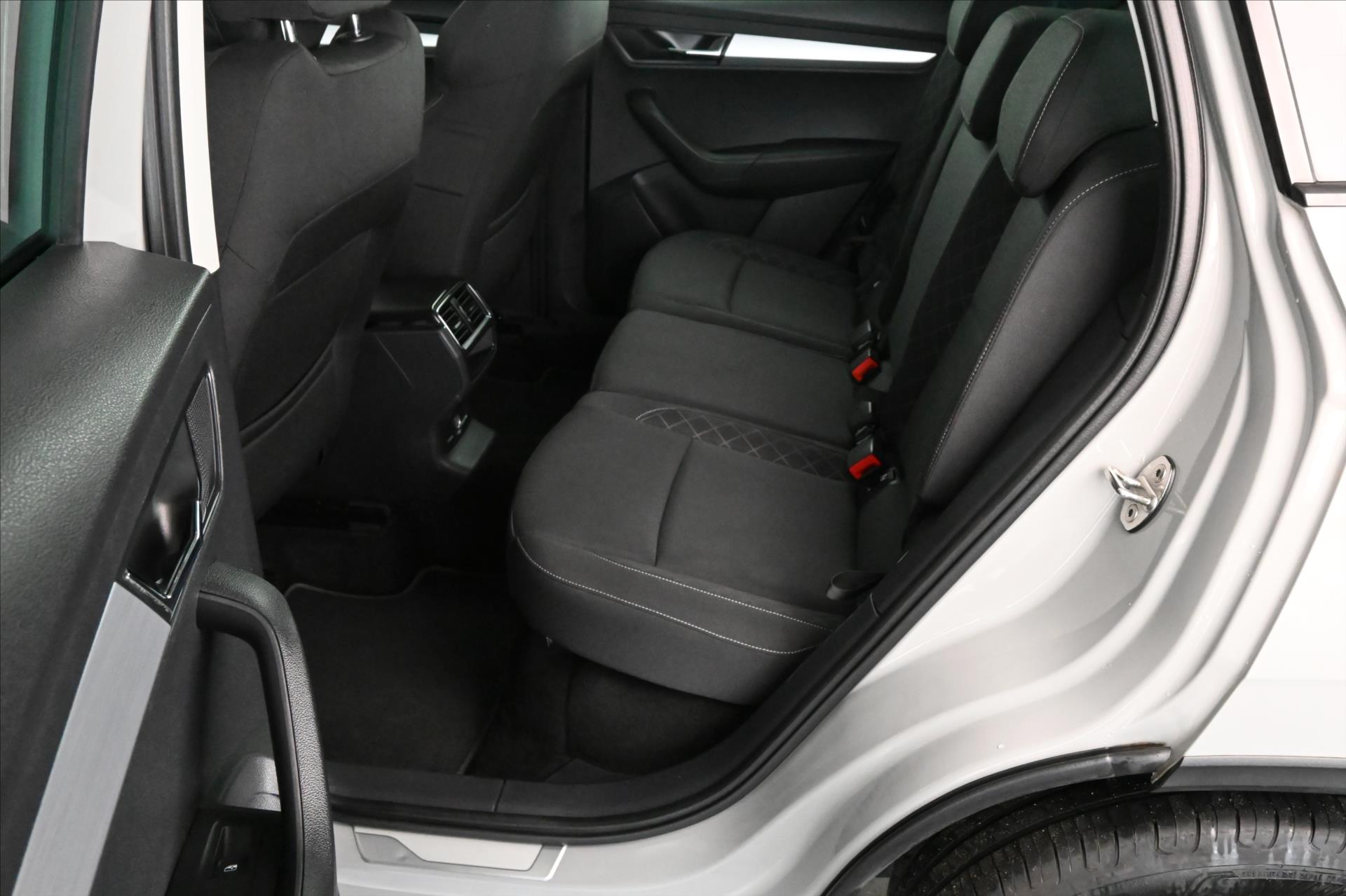 Hlavní fotografie vozu Škoda Karoq 1,5 TSi 110kW *Ambition* Záruka až 5 let (10)