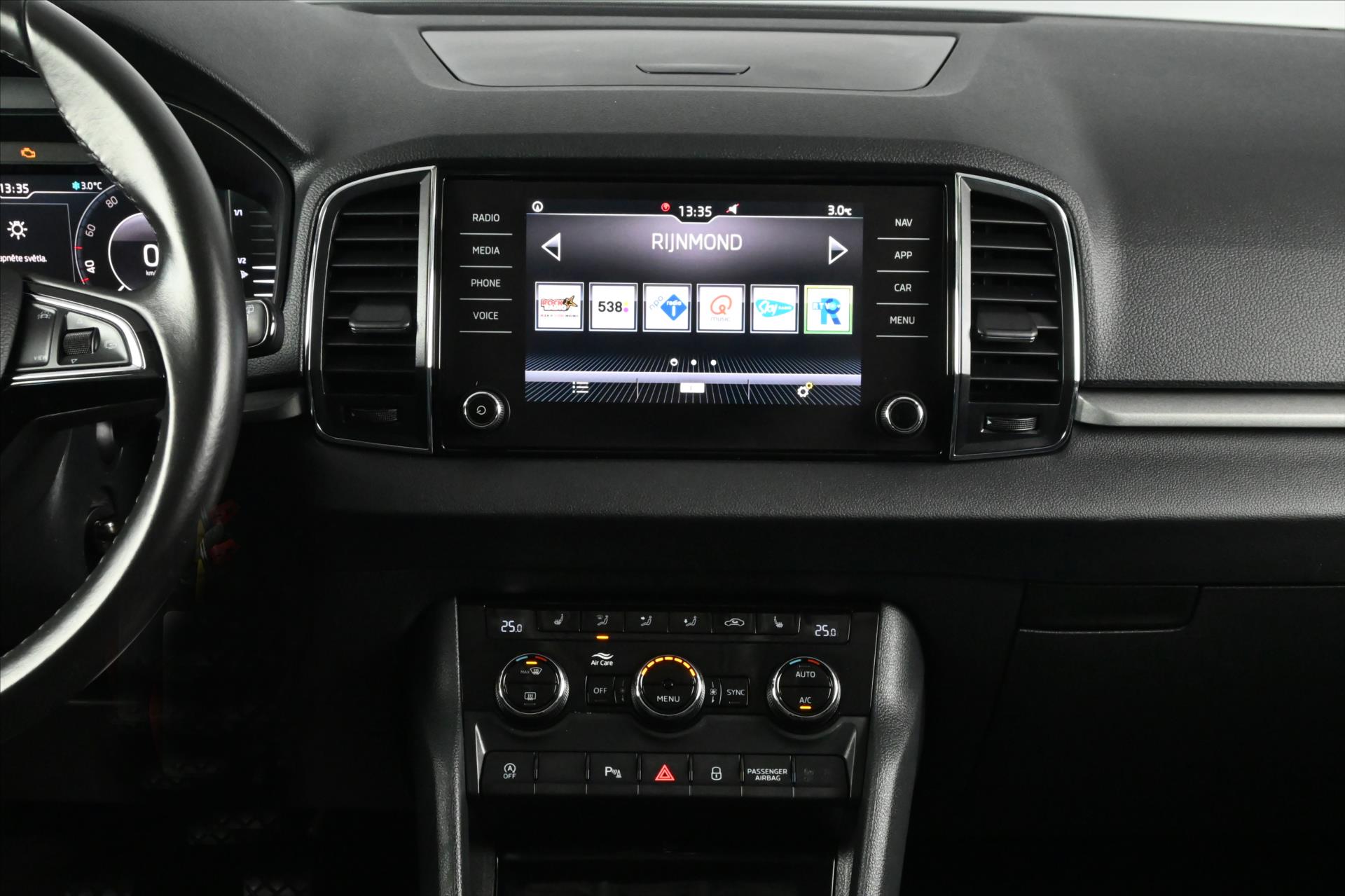 Hlavní fotografie vozu Škoda Karoq 1,5 TSi 110kW *Ambition* Záruka až 5 let (12)