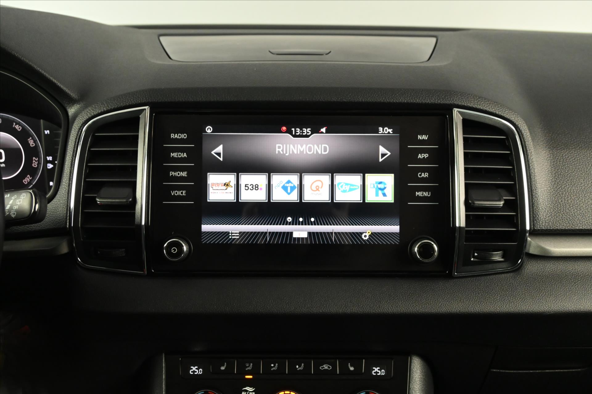 Hlavní fotografie vozu Škoda Karoq 1,5 TSi 110kW *Ambition* Záruka až 5 let (20)