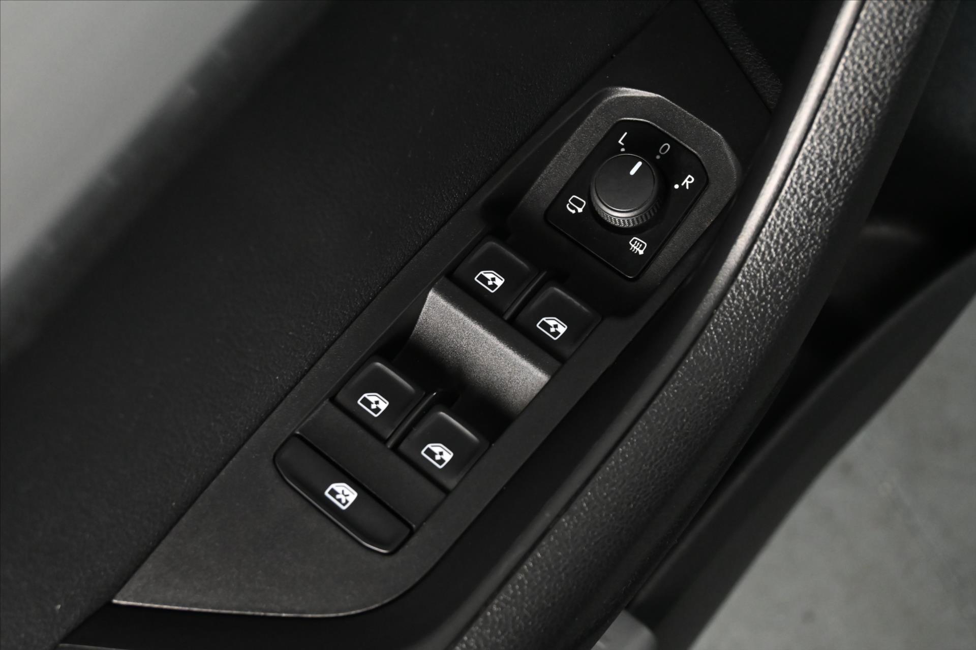 Hlavní fotografie vozu Škoda Karoq 1,5 TSi 110kW *Ambition* Záruka až 5 let (27)