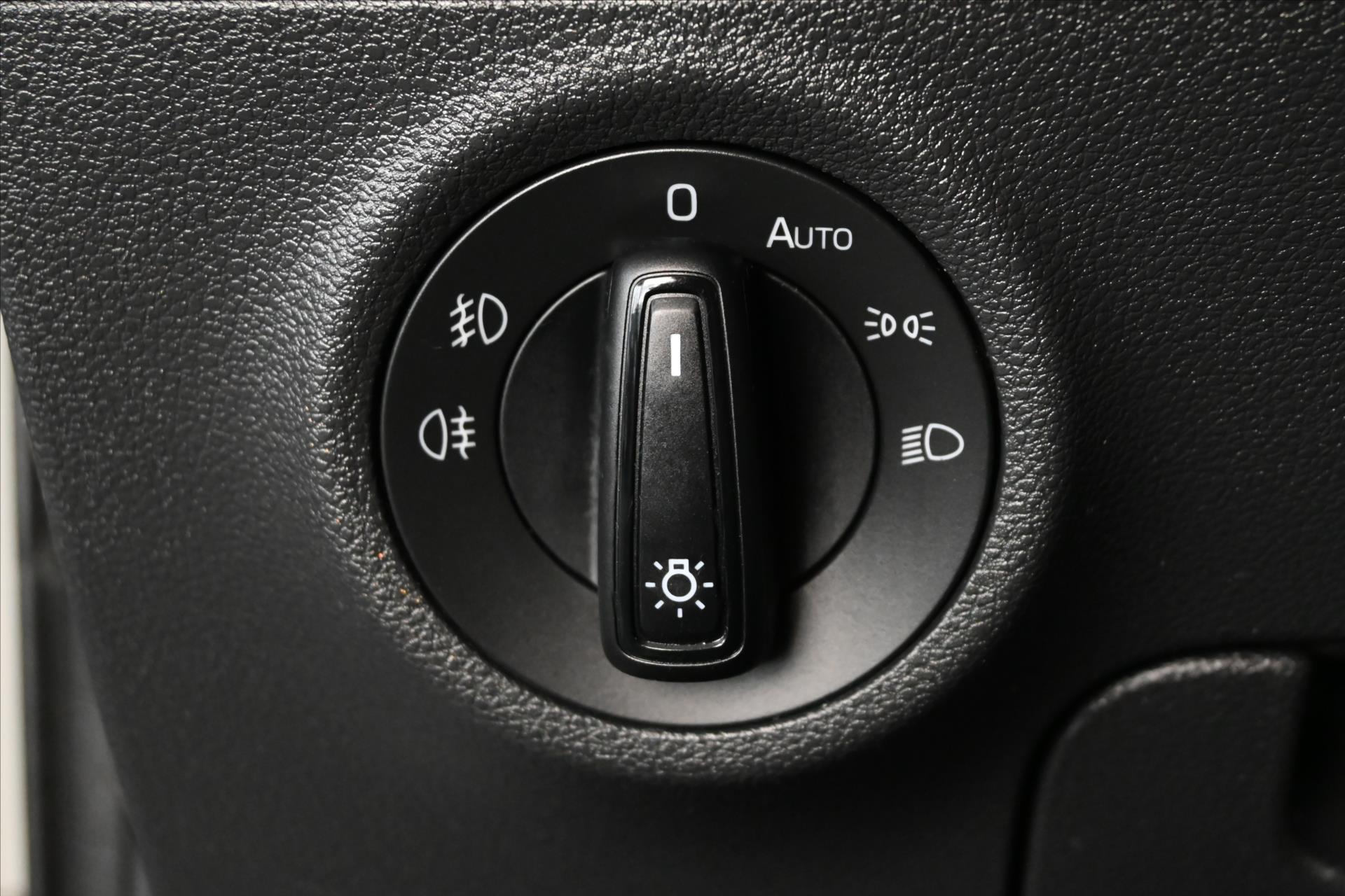 Hlavní fotografie vozu Škoda Karoq 1,5 TSi 110kW *Ambition* Záruka až 5 let (28)