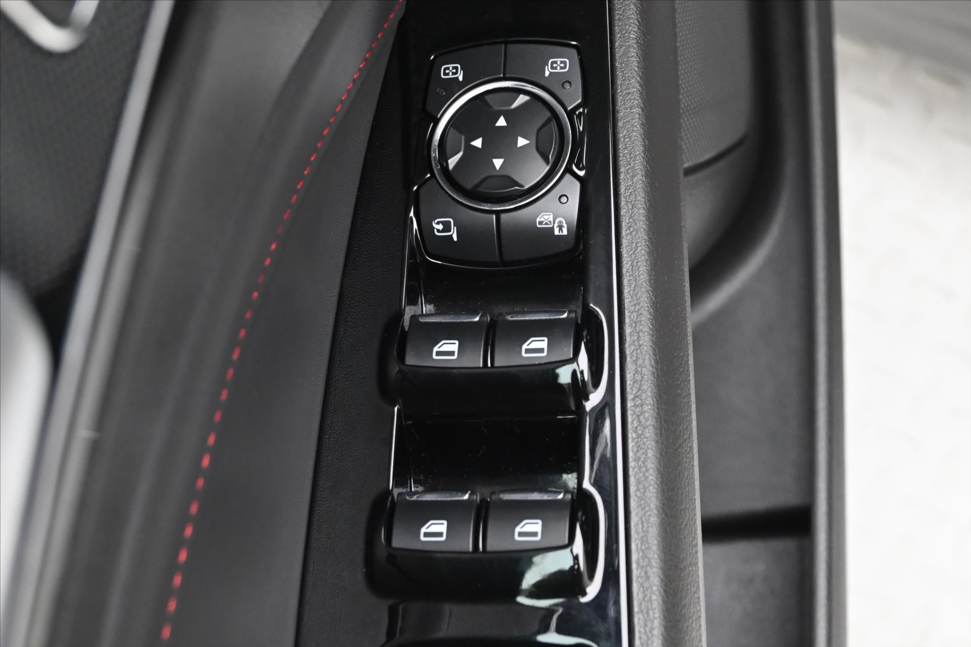 Hlavní fotografie vozu Ford Mondeo 2,0 TDCi 140kW AT8 *ST-Line* Záruka až 5 let (24)