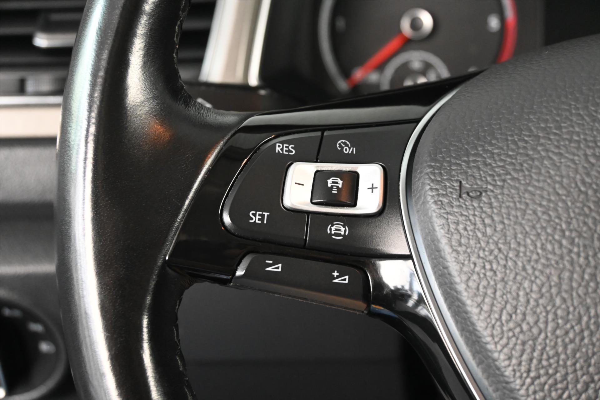 Hlavní fotografie vozu Volkswagen T-Roc 2,0 TDI 110 kW DSG NAVI Záruka až 5 let (17)