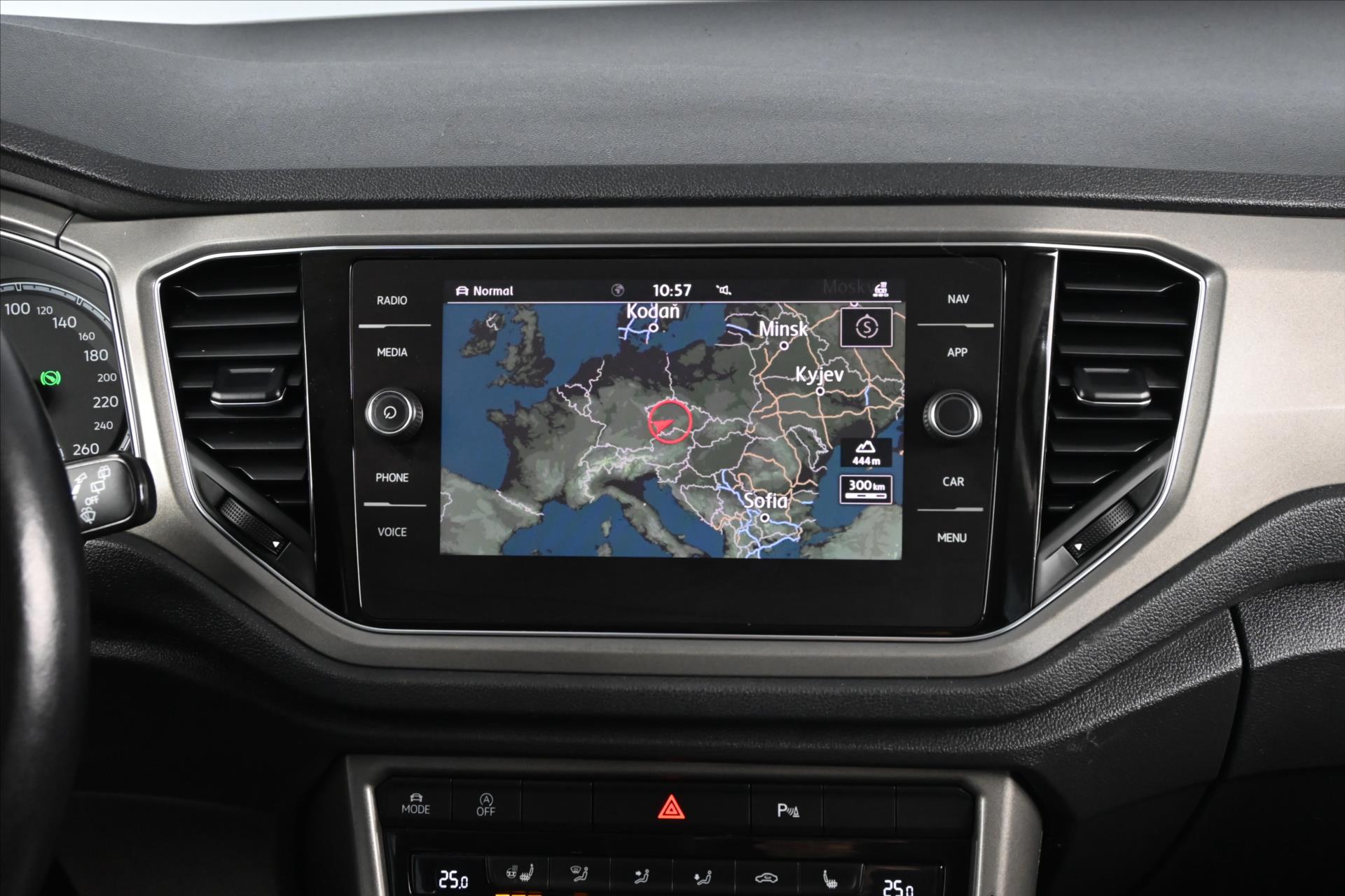 Hlavní fotografie vozu Volkswagen T-Roc 2,0 TDI 110 kW DSG NAVI Záruka až 5 let (19)