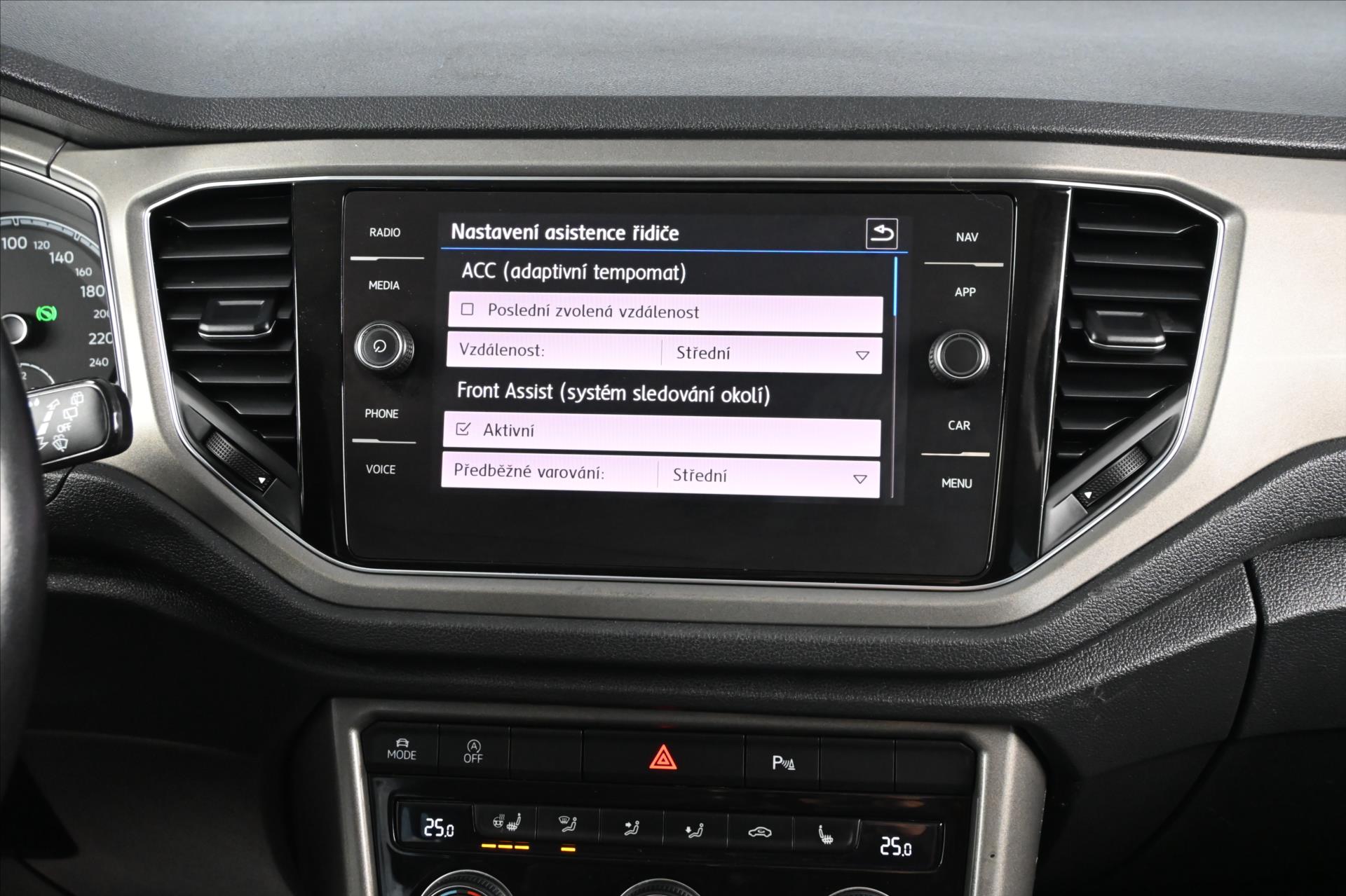 Hlavní fotografie vozu Volkswagen T-Roc 2,0 TDI 110 kW DSG NAVI Záruka až 5 let (20)