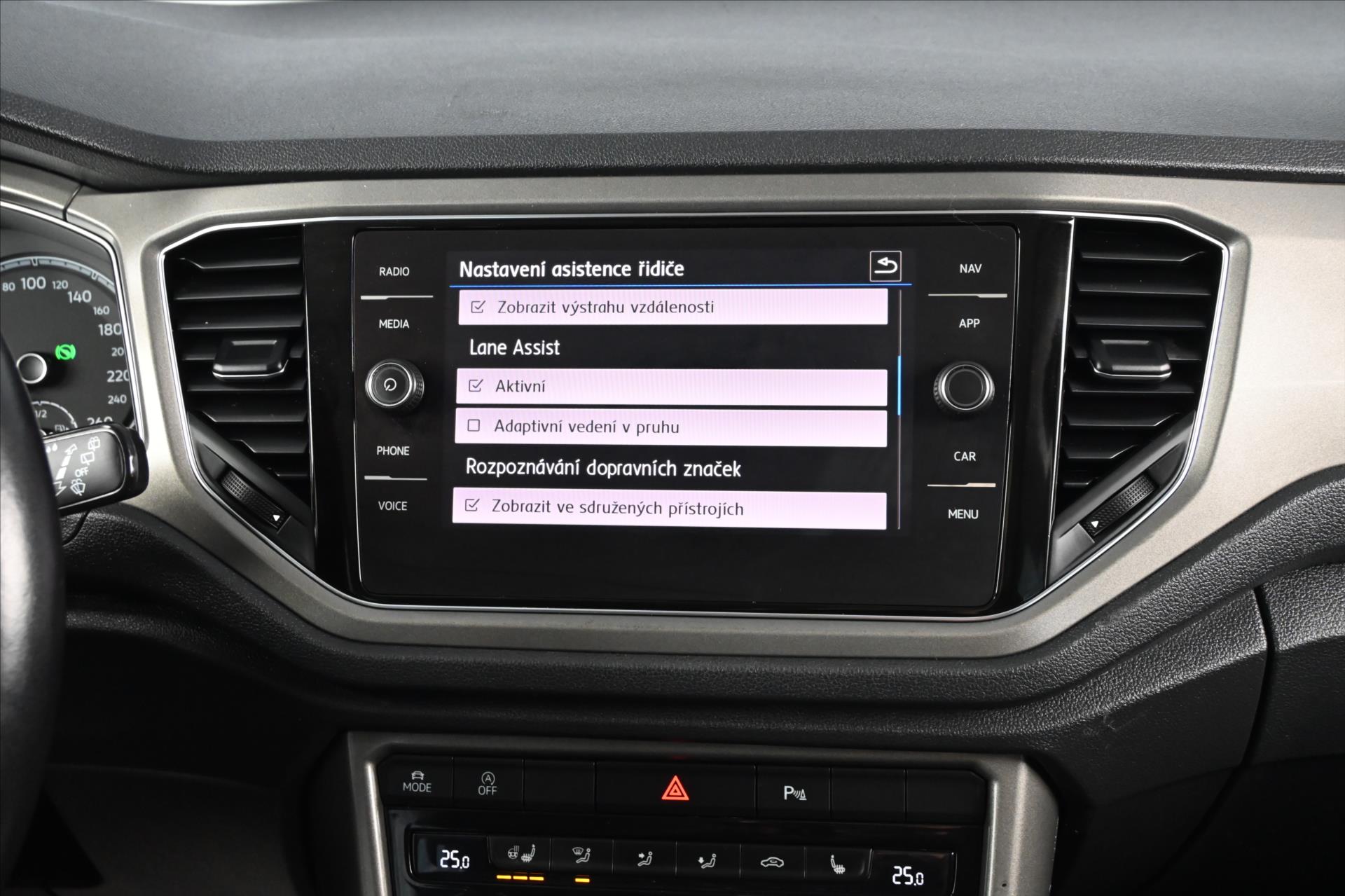 Hlavní fotografie vozu Volkswagen T-Roc 2,0 TDI 110 kW DSG NAVI Záruka až 5 let (21)