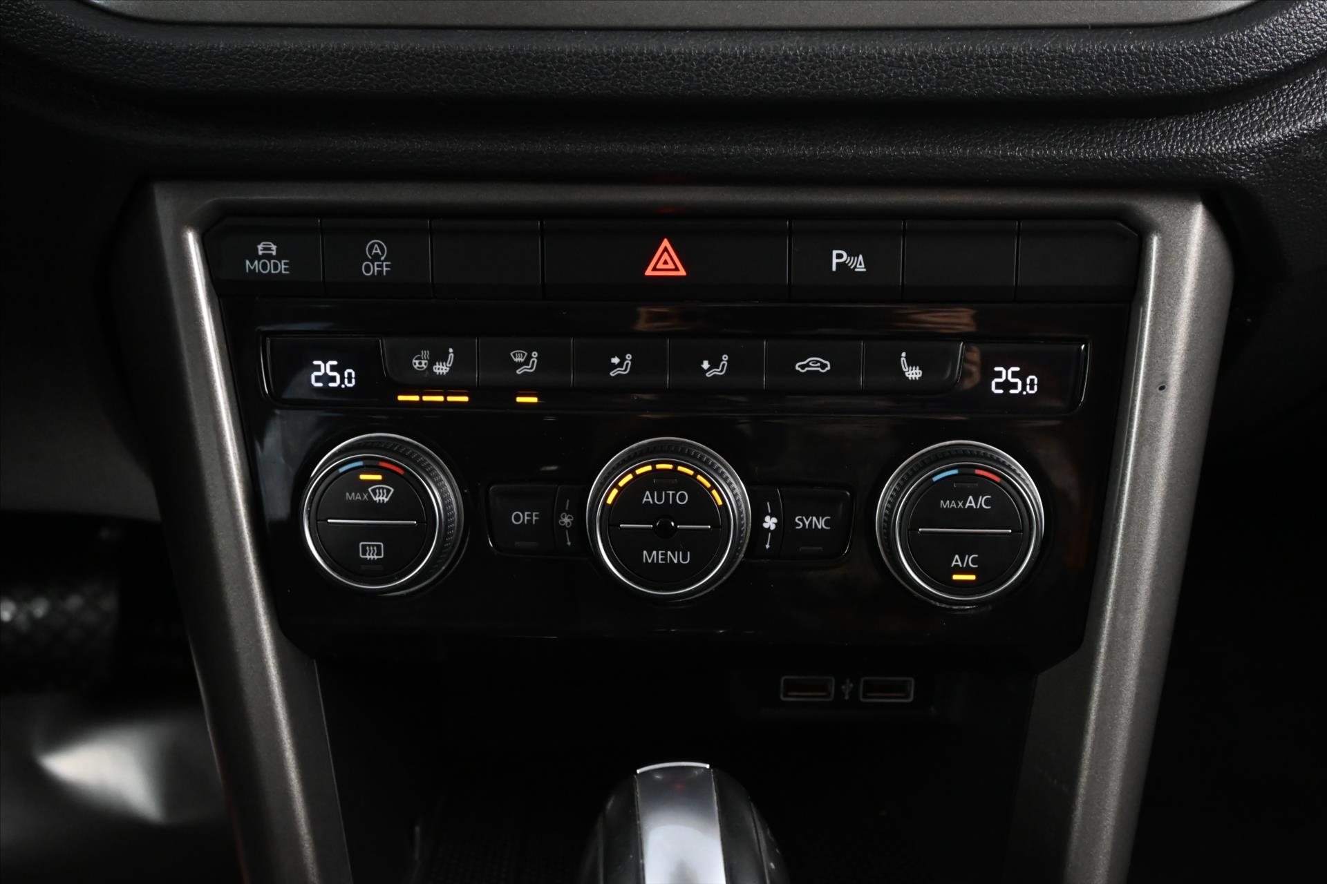 Hlavní fotografie vozu Volkswagen T-Roc 2,0 TDI 110 kW DSG NAVI Záruka až 5 let (24)