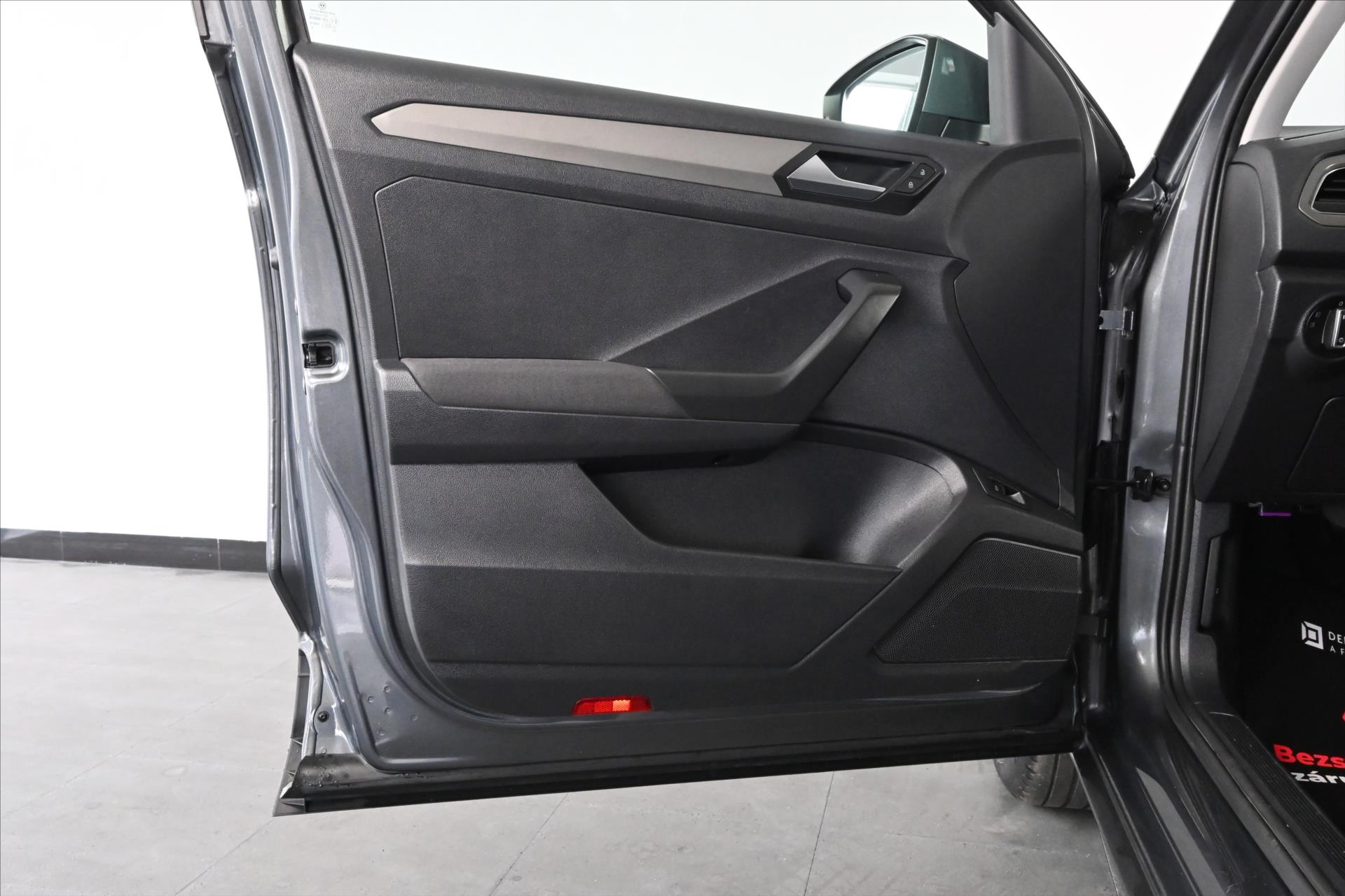 Hlavní fotografie vozu Volkswagen T-Roc 2,0 TDI 110 kW DSG NAVI Záruka až 5 let (27)