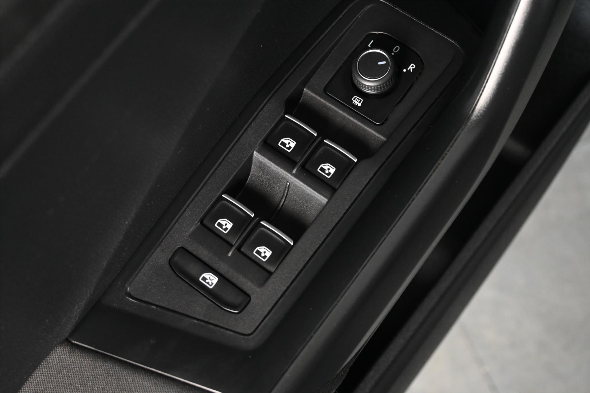 Hlavní fotografie vozu Volkswagen T-Roc 2,0 TDI 110 kW DSG NAVI Záruka až 5 let (28)