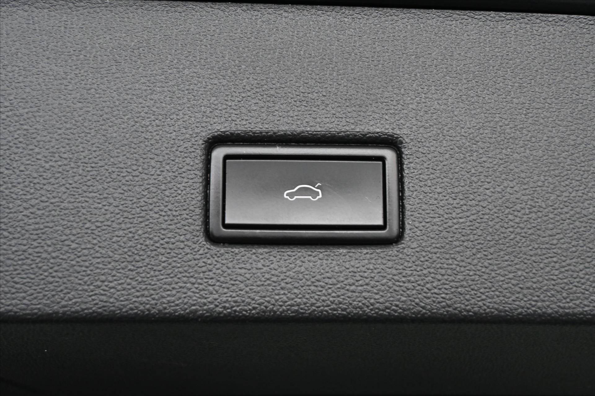 Hlavní fotografie vozu Volkswagen T-Roc 2,0 TDI 110 kW DSG NAVI Záruka až 5 let (31)