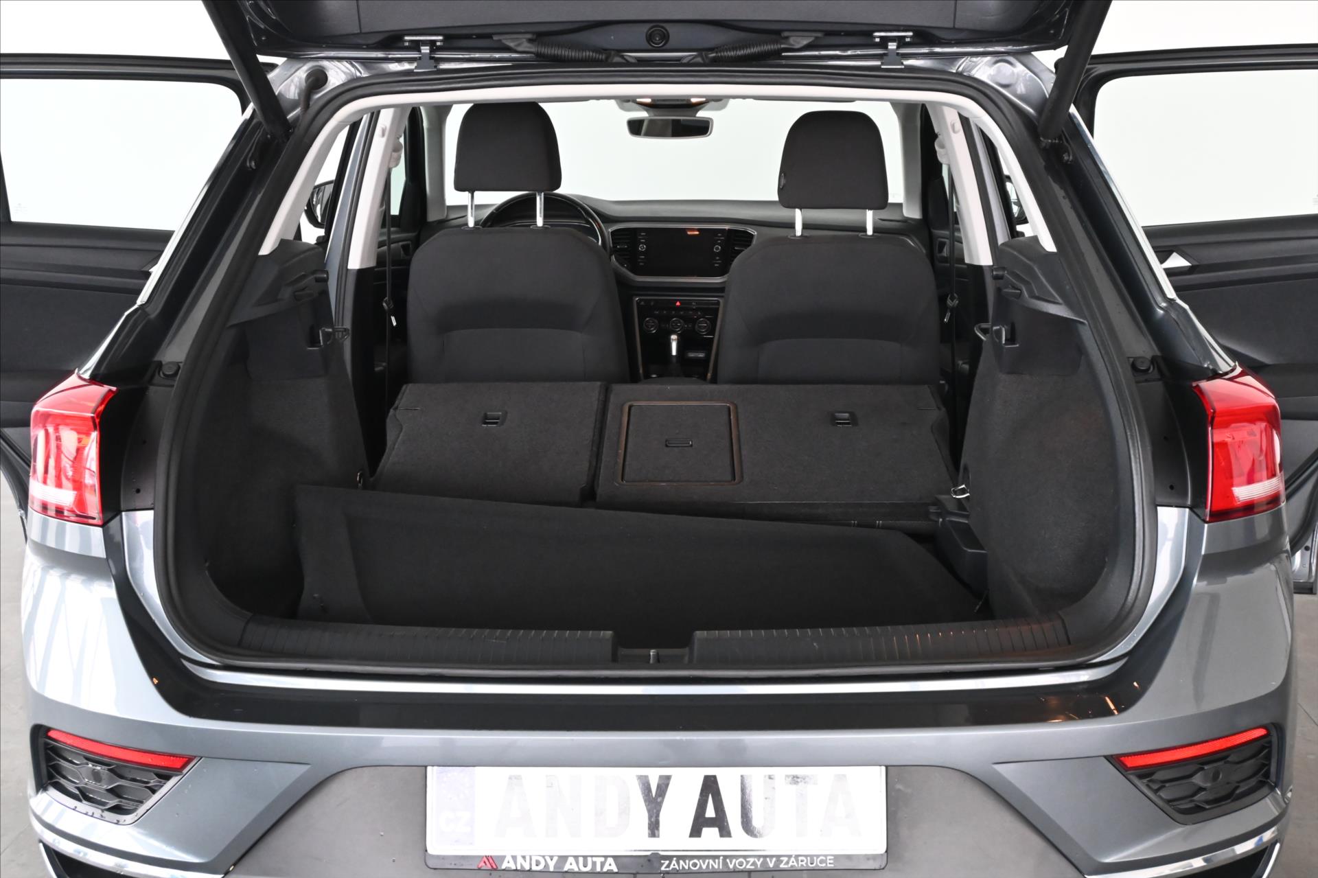 Hlavní fotografie vozu Volkswagen T-Roc 2,0 TDI 110 kW DSG NAVI Záruka až 5 let (7)