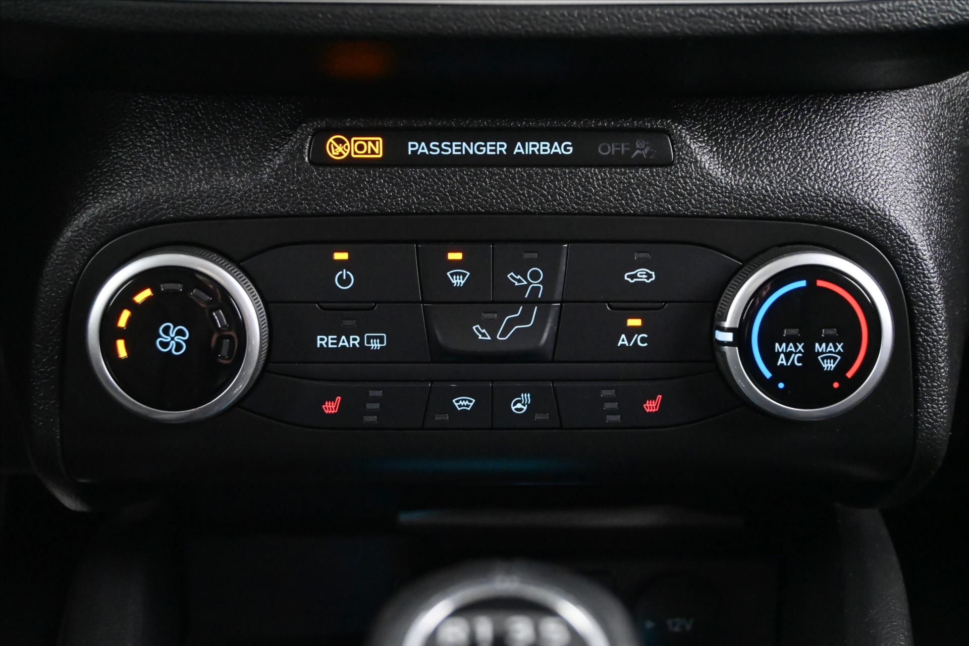 Hlavní fotografie vozu Ford Focus 1,5 EcoBlue 88 kW Titanium Business Záruka až 5 let (22)