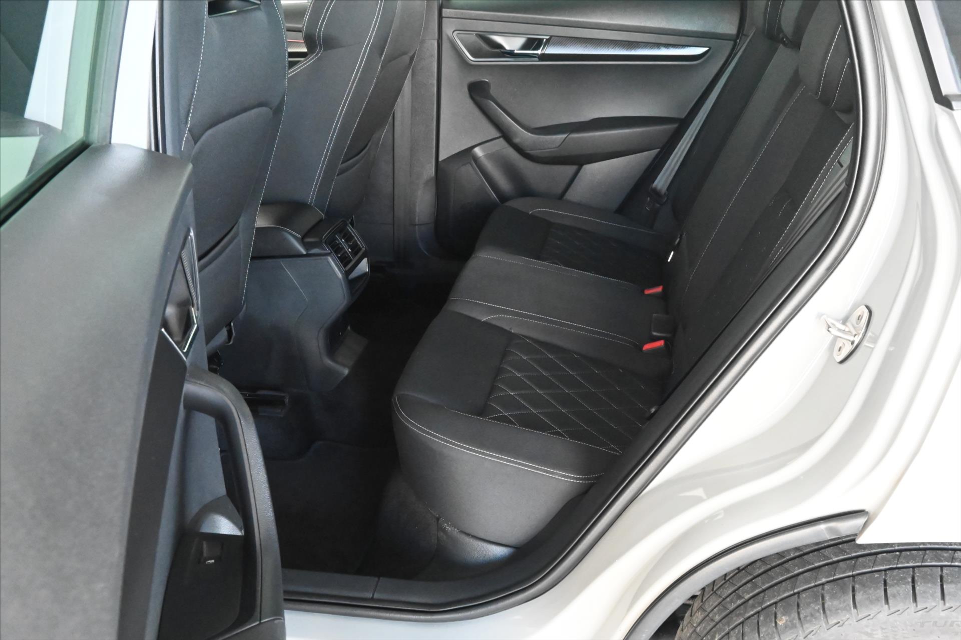 Main photo of the car Skoda Karoq 1.5 TSI 110 kW Sportline Business Warranty up to 5 years (11)