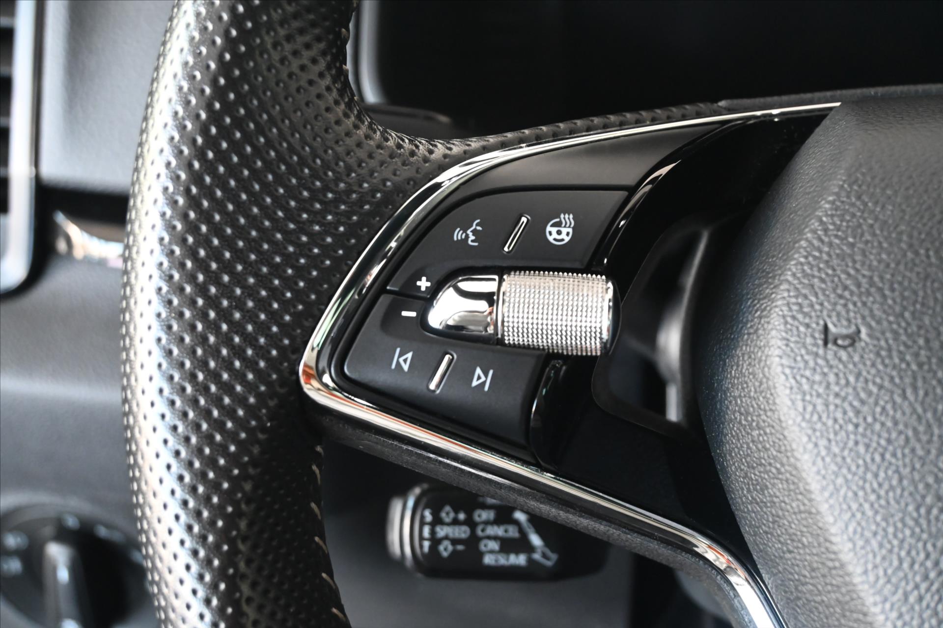 Main photo of the car Skoda Karoq 1.5 TSI 110 kW Sportline Business Warranty up to 5 years (18)