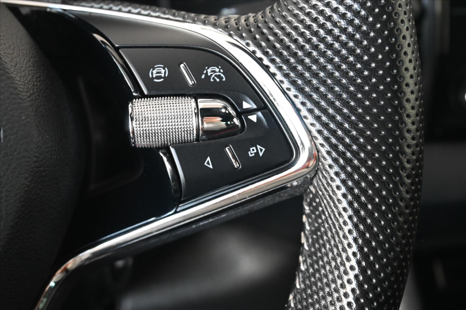 Main photo of the car Skoda Karoq 1.5 TSI 110 kW Sportline Business Warranty up to 5 years (19)