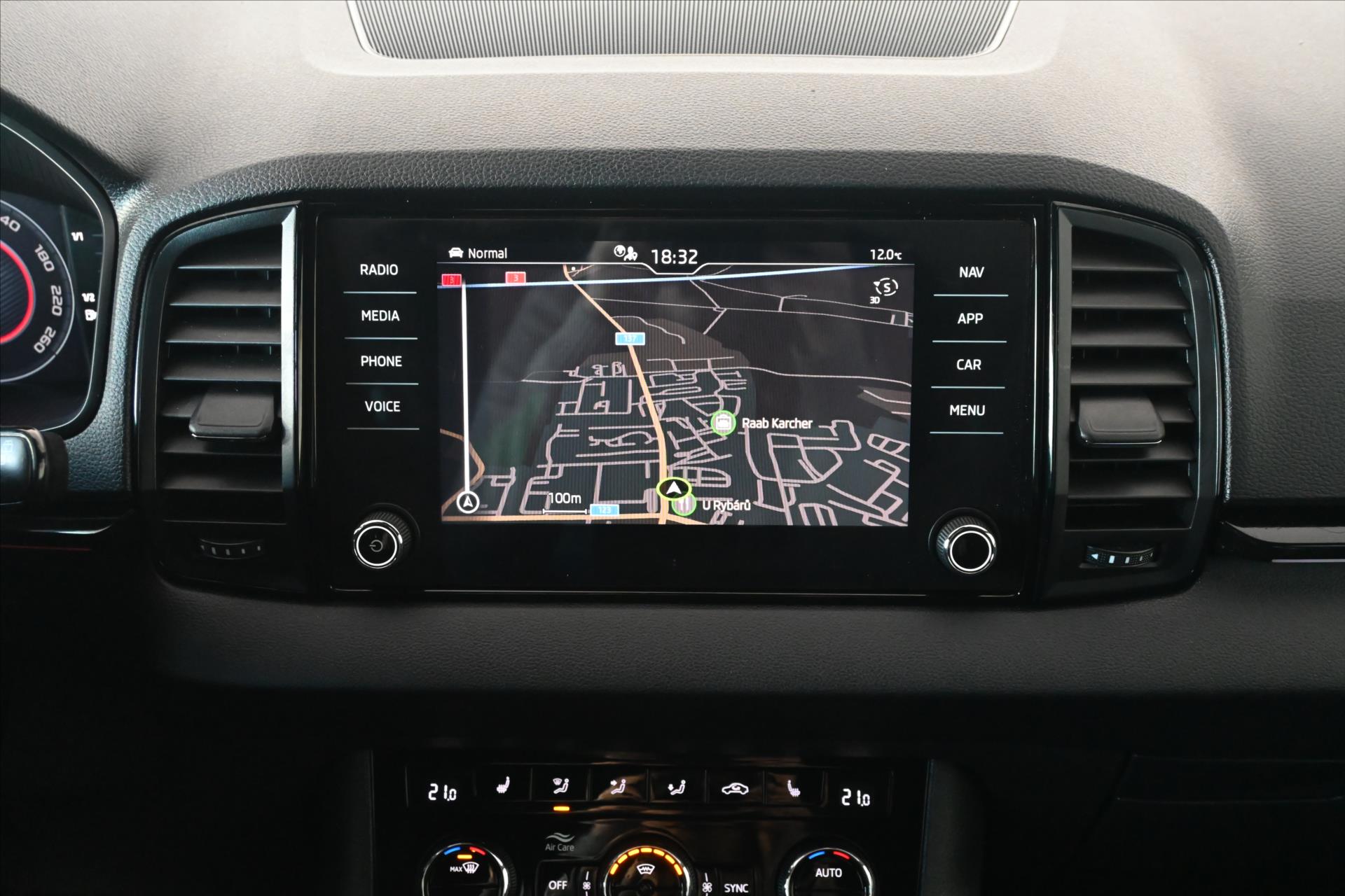 Main photo of the car Skoda Karoq 1.5 TSI 110 kW Sportline Business Warranty up to 5 years (21)