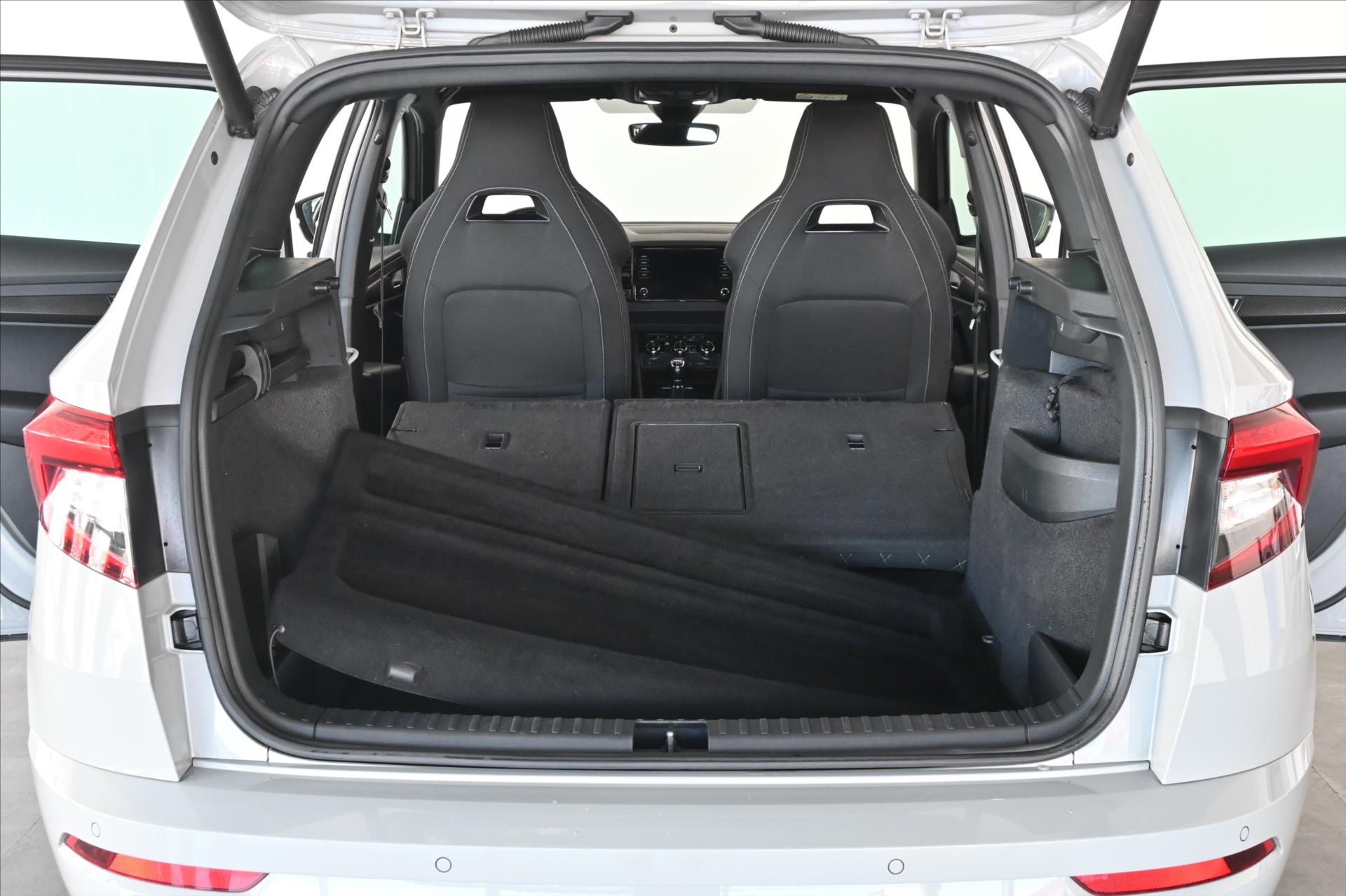 Main photo of the car Skoda Karoq 1.5 TSI 110 kW Sportline Business Warranty up to 5 years (8)