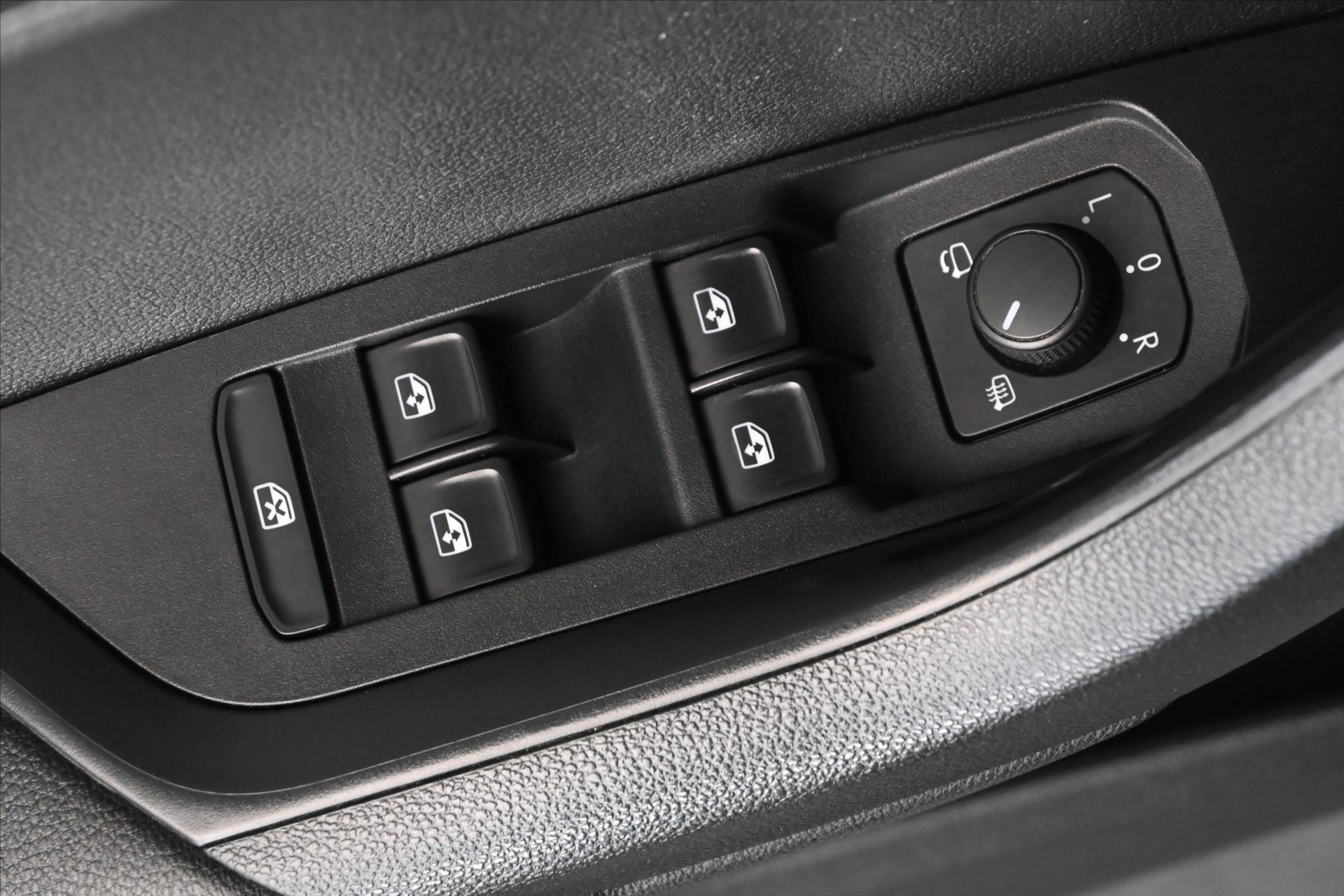 Hlavní fotografie vozu Škoda Karoq 1,5 TSI 110 kW *SPORT-LINE* Záruka až 5 let (26)