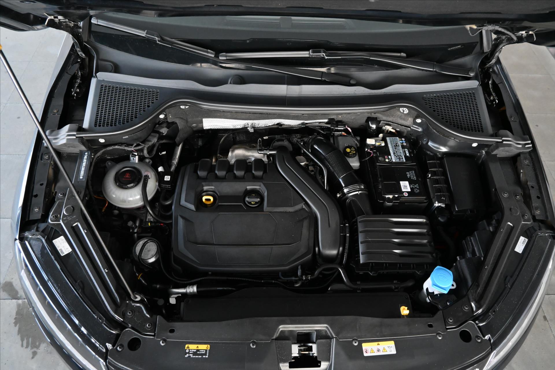 Hlavní fotografie vozu Škoda Karoq 1,5 TSI 110 kW *SPORT-LINE* Záruka až 5 let (5)