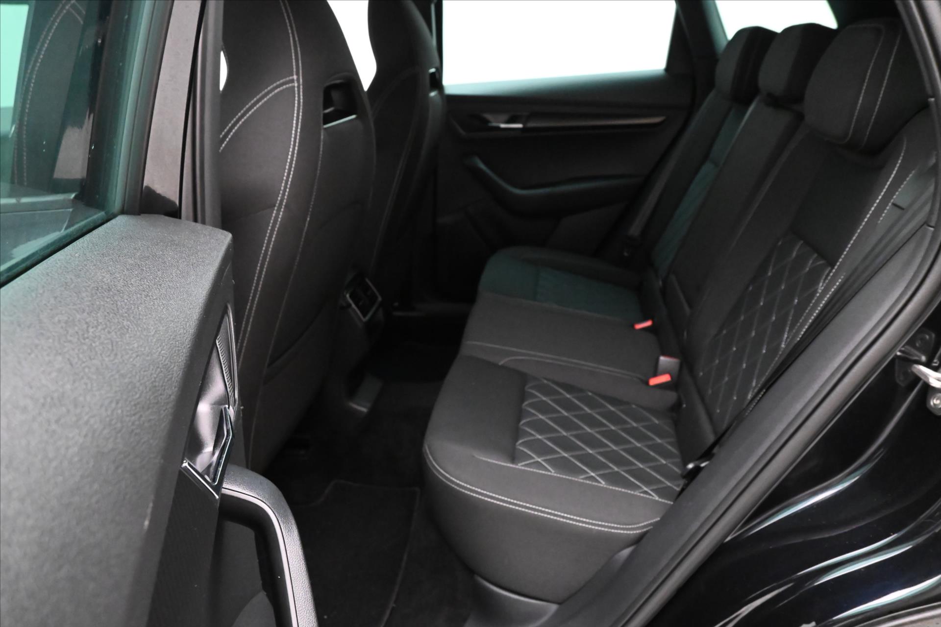 Hlavní fotografie vozu Škoda Karoq 1,5 TSI 110 kW Sportline Záruka až 5 let (14)