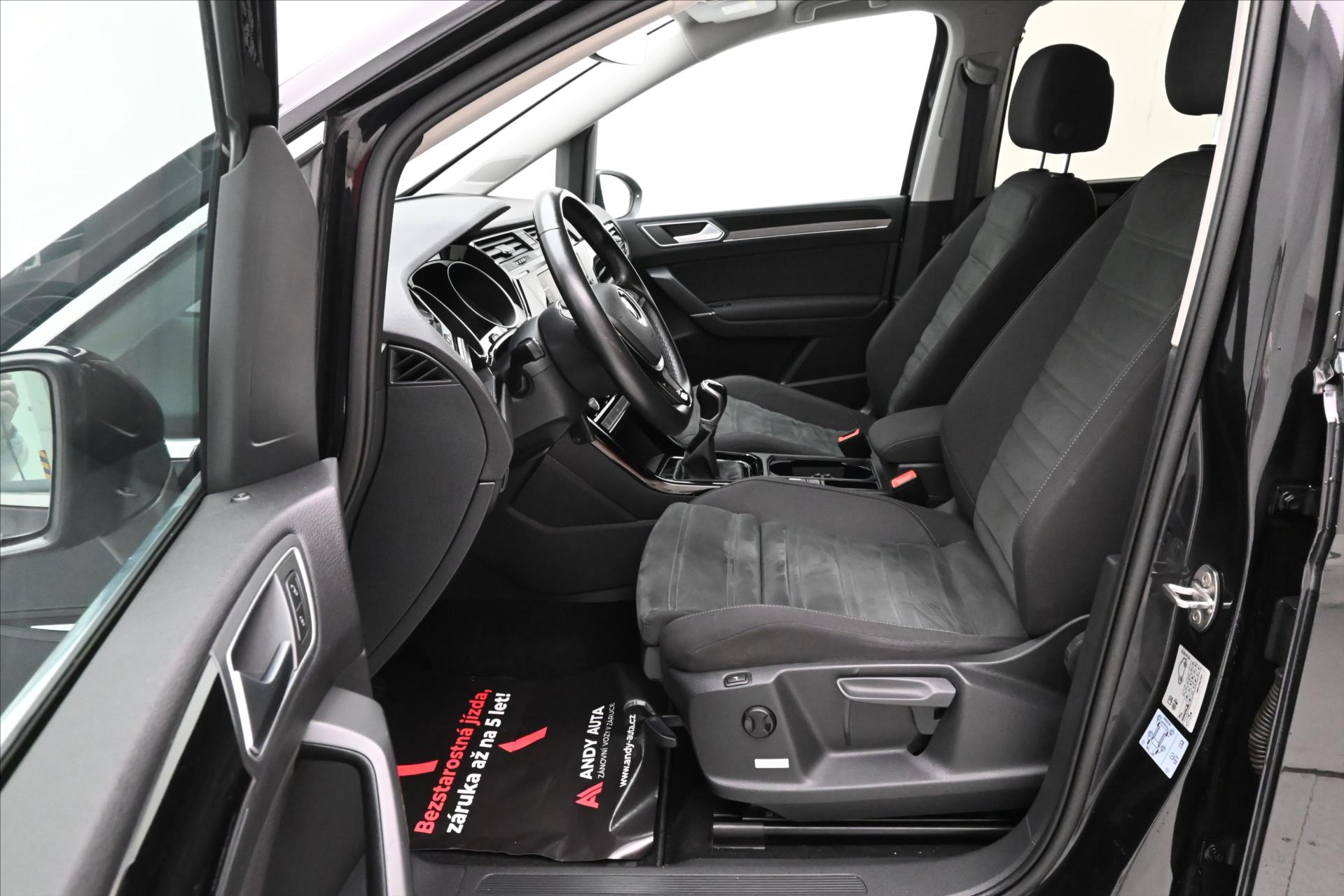 Hlavní fotografie vozu Volkswagen Touran 2,0 TDI 110 kW Highline Záruka až 5 let (13)