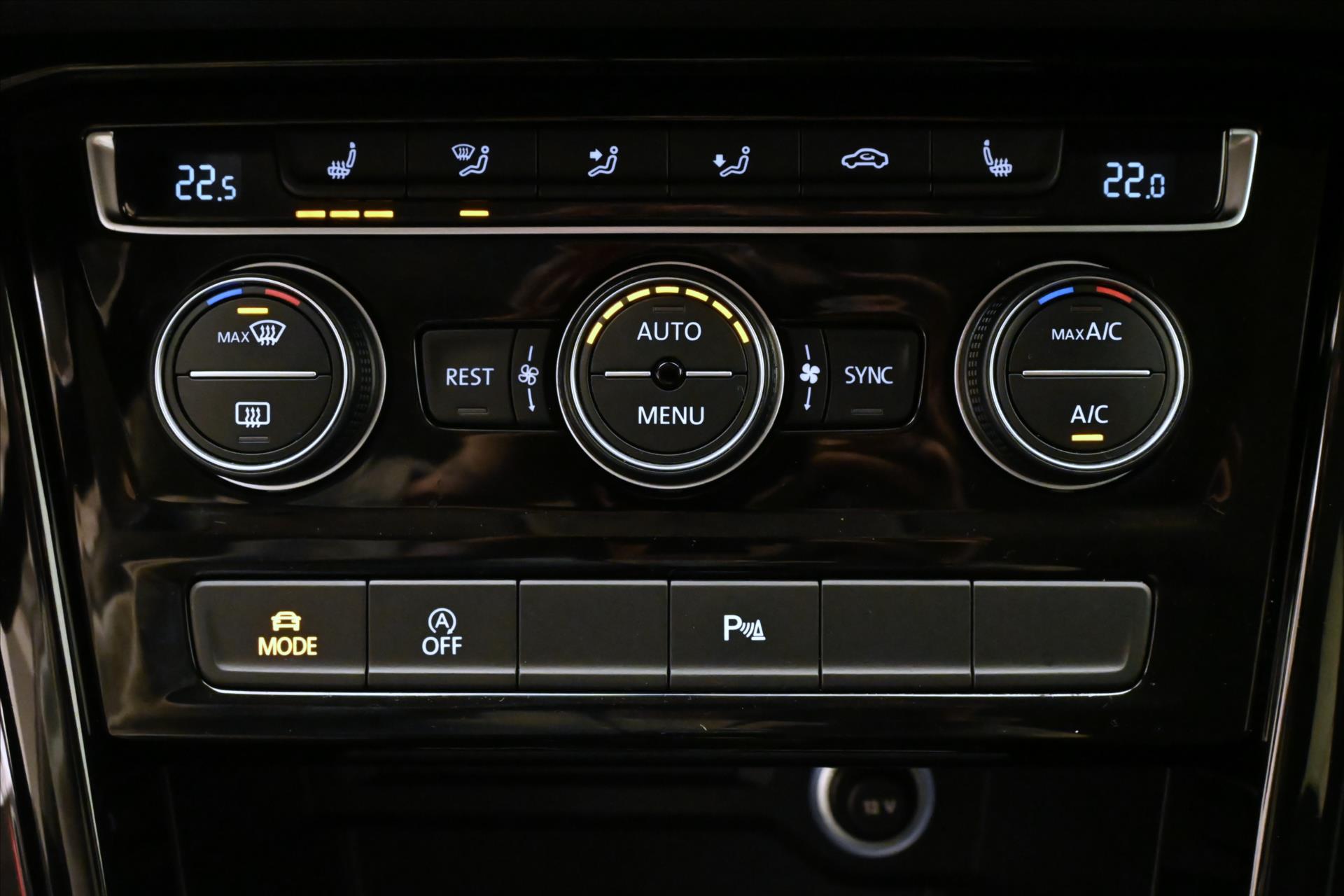 Hlavní fotografie vozu Volkswagen Touran 2,0 TDI 110 kW Highline Záruka až 5 let (20)