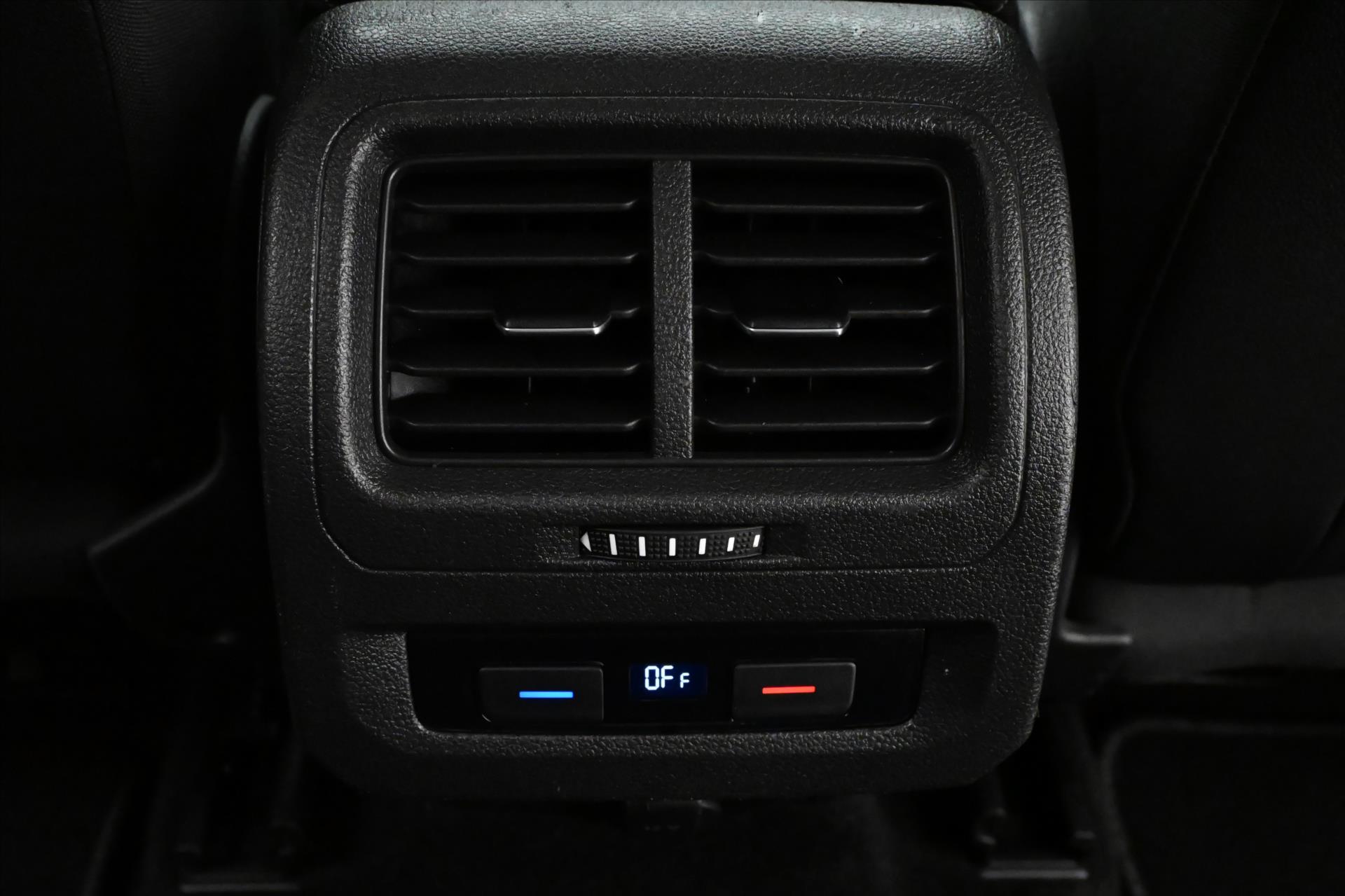 Hlavní fotografie vozu Volkswagen Touran 2,0 TDI 110 kW Highline Záruka až 5 let (21)