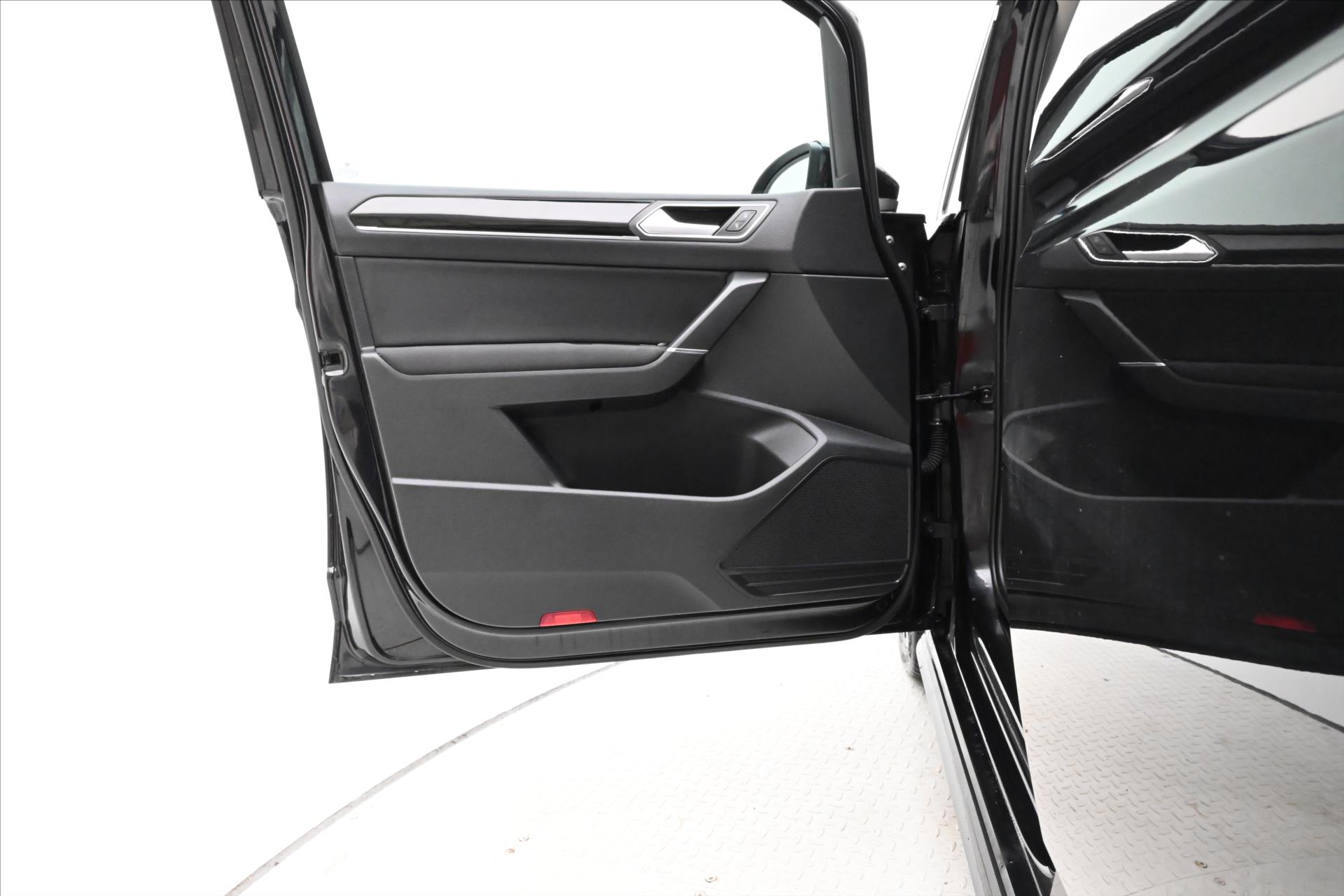 Hlavní fotografie vozu Volkswagen Touran 2,0 TDI 110 kW Highline Záruka až 5 let (23)