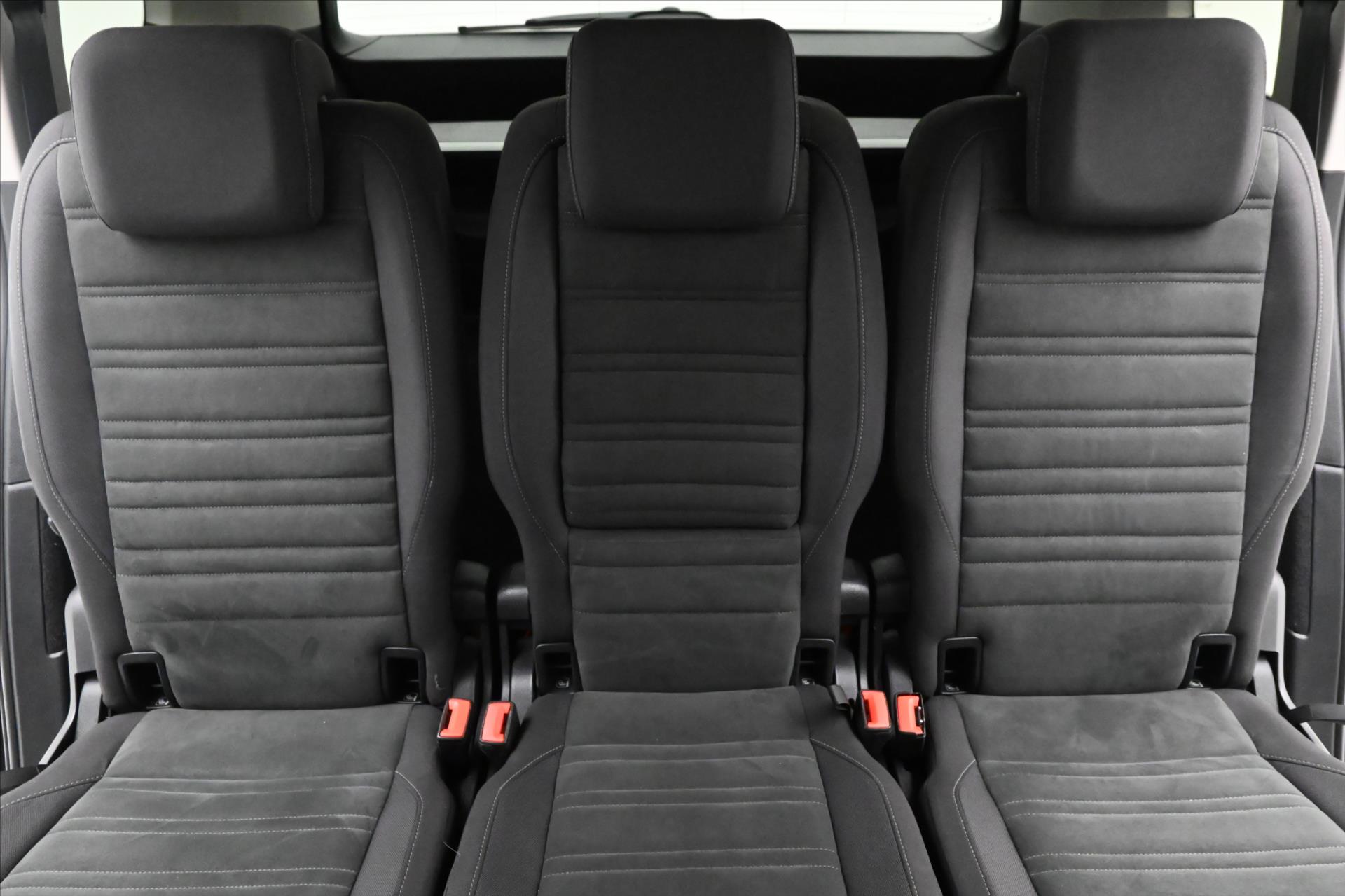 Hlavní fotografie vozu Volkswagen Touran 2,0 TDI 110 kW Highline Záruka až 5 let (26)