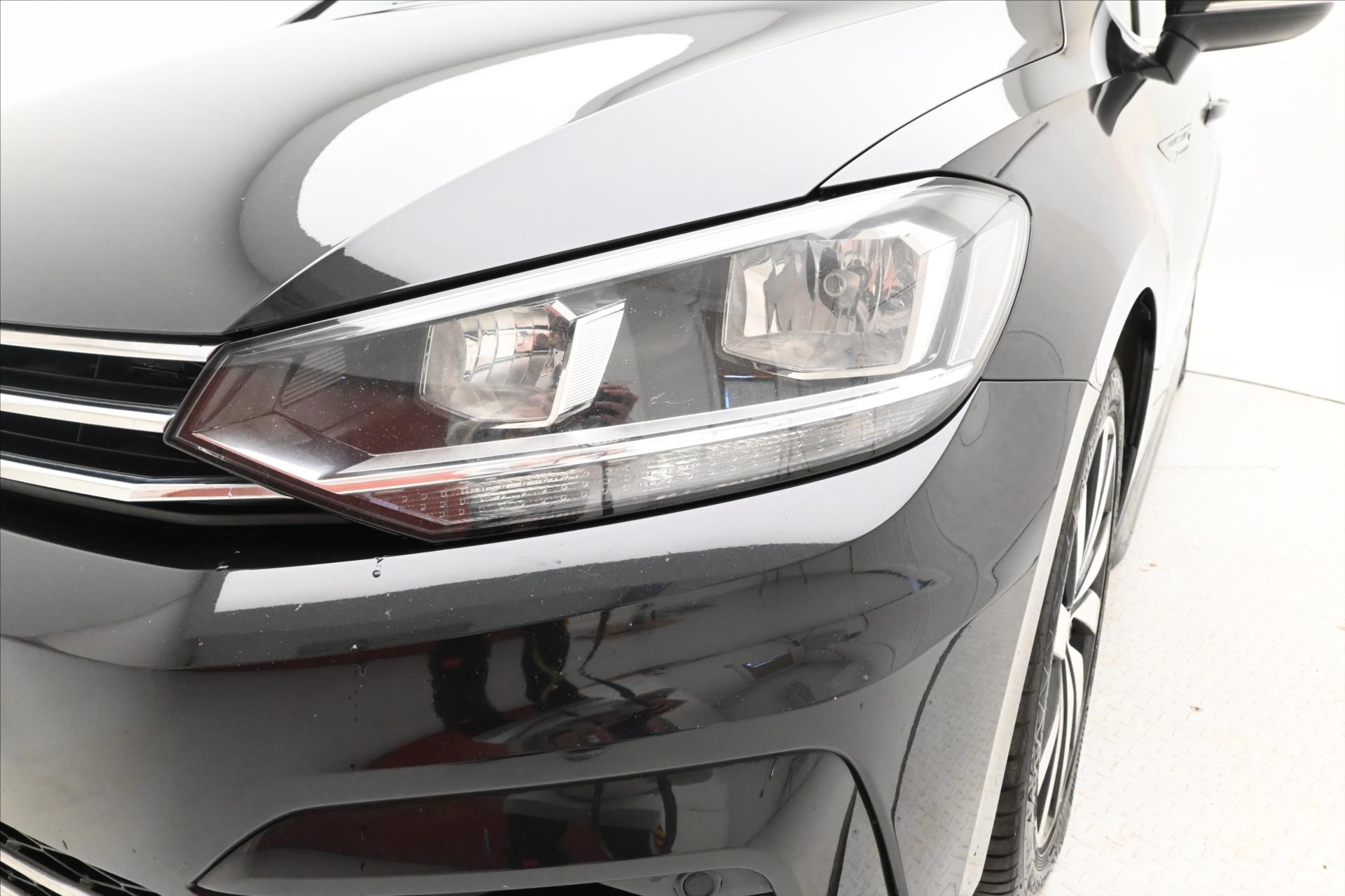 Hlavní fotografie vozu Volkswagen Touran 2,0 TDI 110 kW Highline Záruka až 5 let (27)