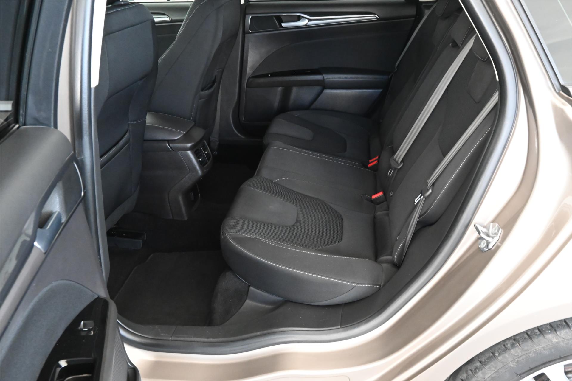 Hlavní fotografie vozu Ford Mondeo 2,0 EcoBlue 110 kW AT8 Záruka až 5 let (10)