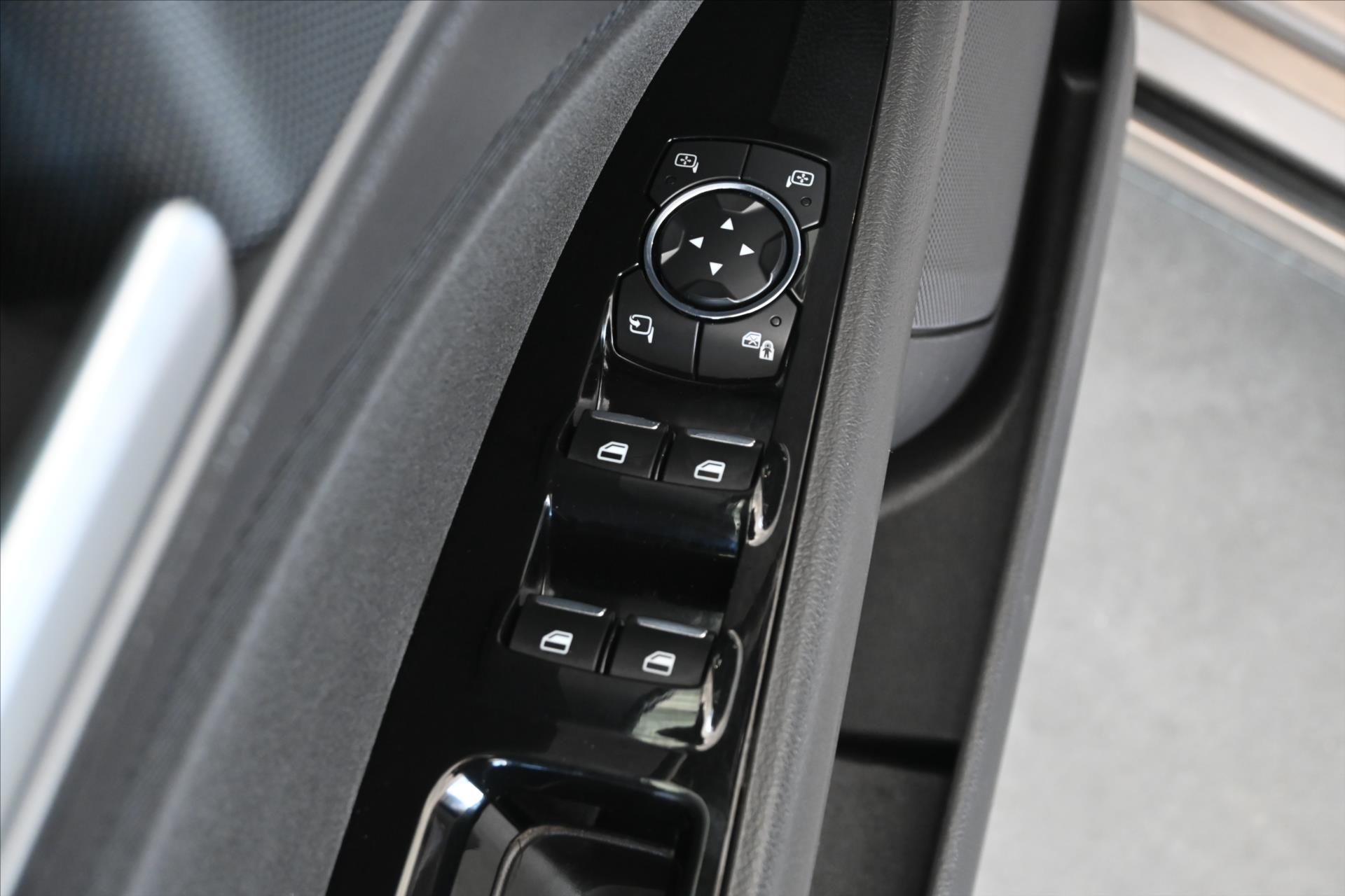 Hlavní fotografie vozu Ford Mondeo 2,0 EcoBlue 110 kW AT8 Záruka až 5 let (27)