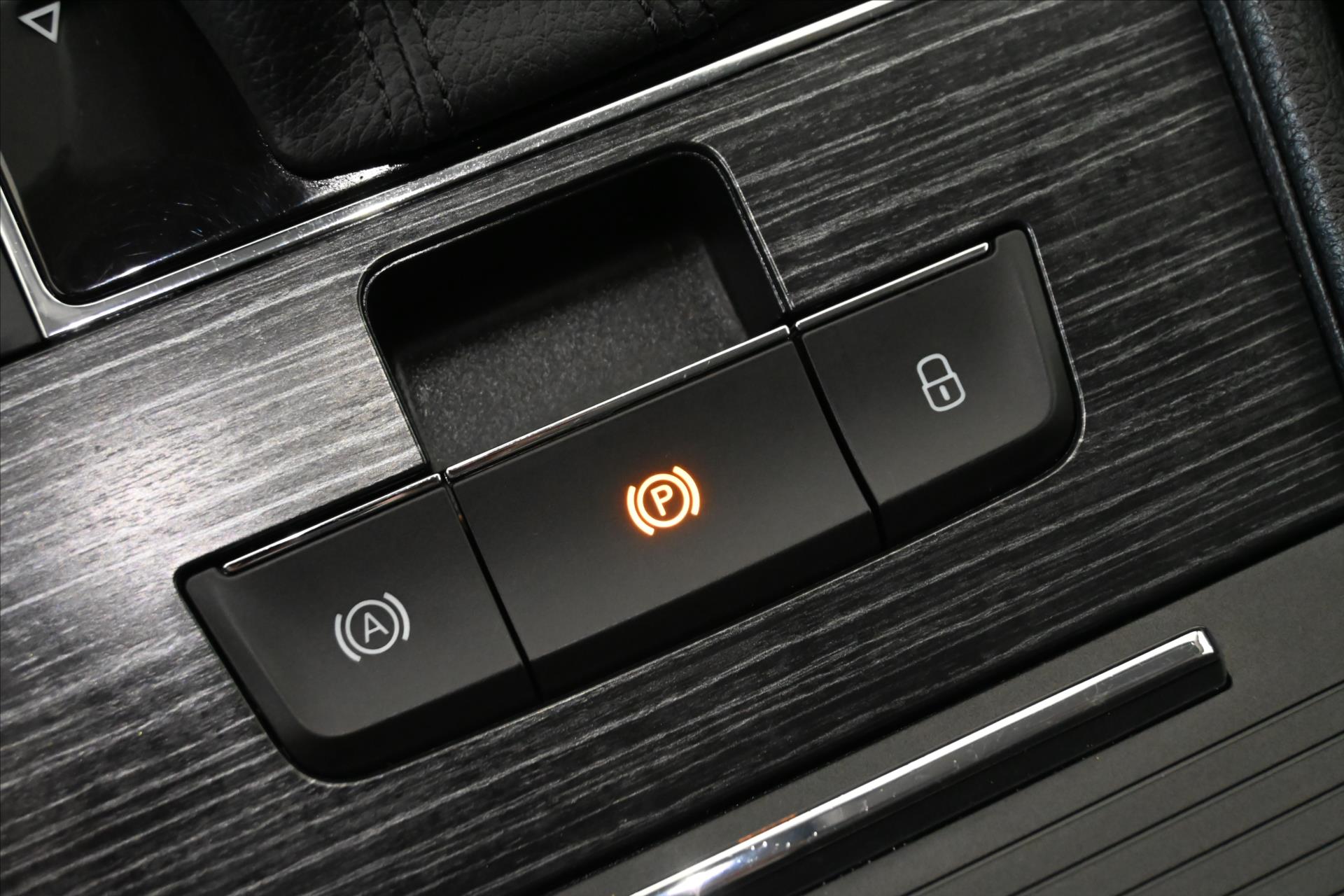 Main photo of the car Skoda Superb 2.0 TDI 110 kW DSG Style Warranty up to 5 years (26)