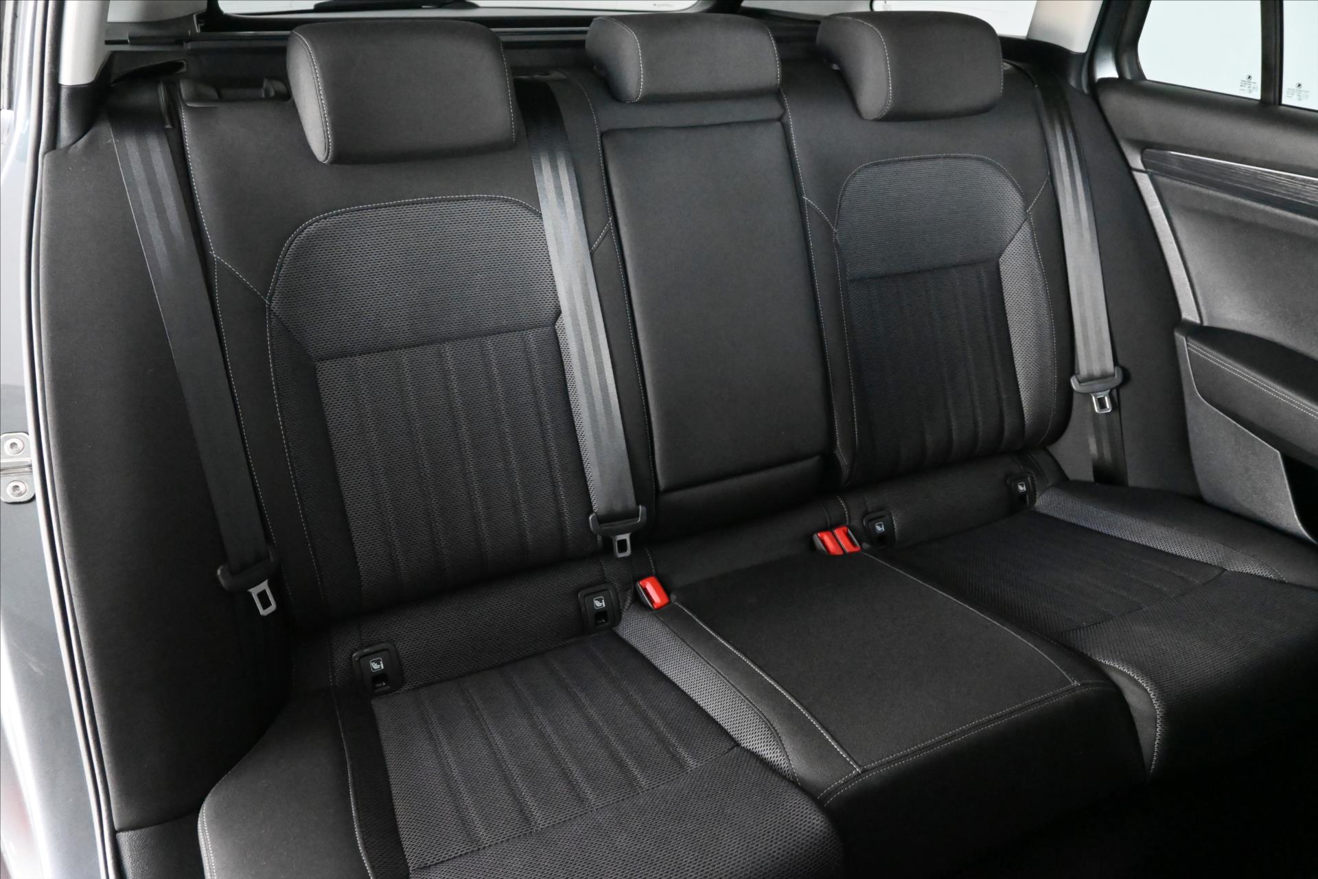 Main photo of the car Skoda Superb 2.0 TDI 110 kW DSG Style Warranty up to 5 years (30)