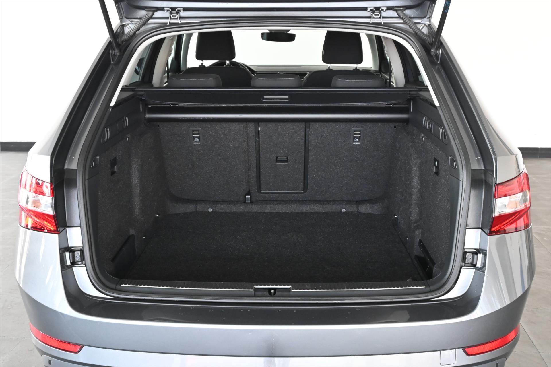 Main photo of the car Skoda Superb 2.0 TDI 110 kW DSG Style Warranty up to 5 years (7)