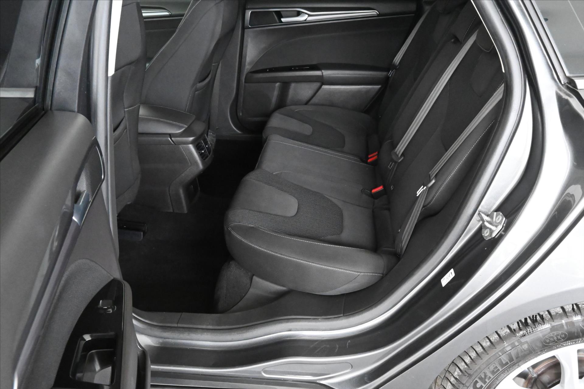 Hlavní fotografie vozu Ford Mondeo 2,0 EcoBlue 140 kW TITANIUM AT8 Záruka až 5 let (11)