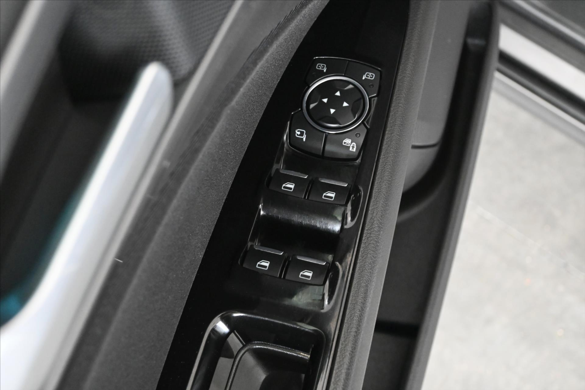 Hlavní fotografie vozu Ford Mondeo 2,0 EcoBlue 140 kW TITANIUM AT8 Záruka až 5 let (27)