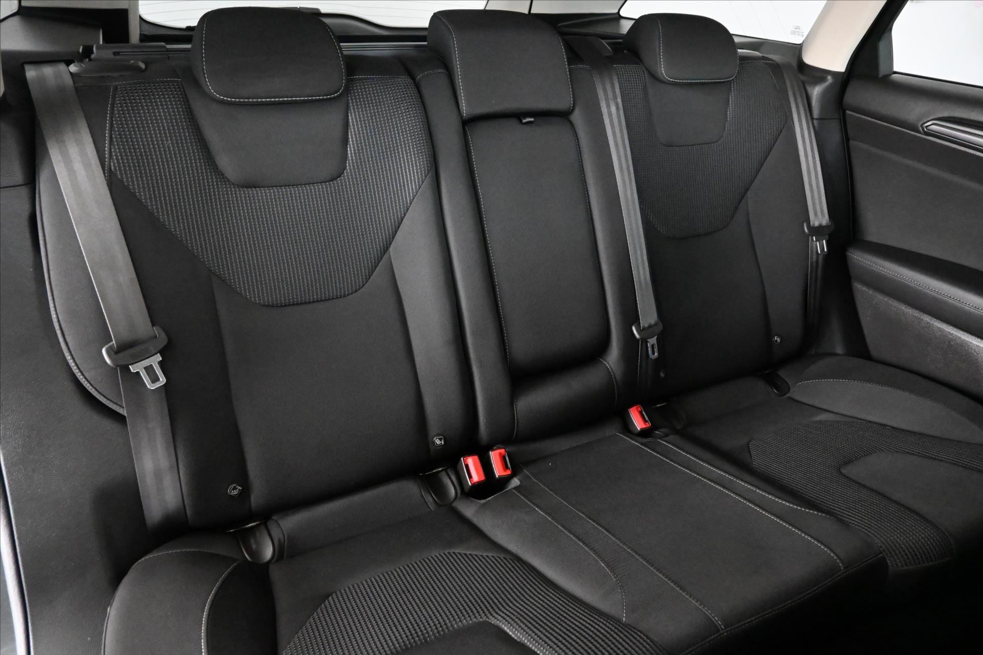 Hlavní fotografie vozu Ford Mondeo 2,0 EcoBlue 140 kW TITANIUM AT8 Záruka až 5 let (28)