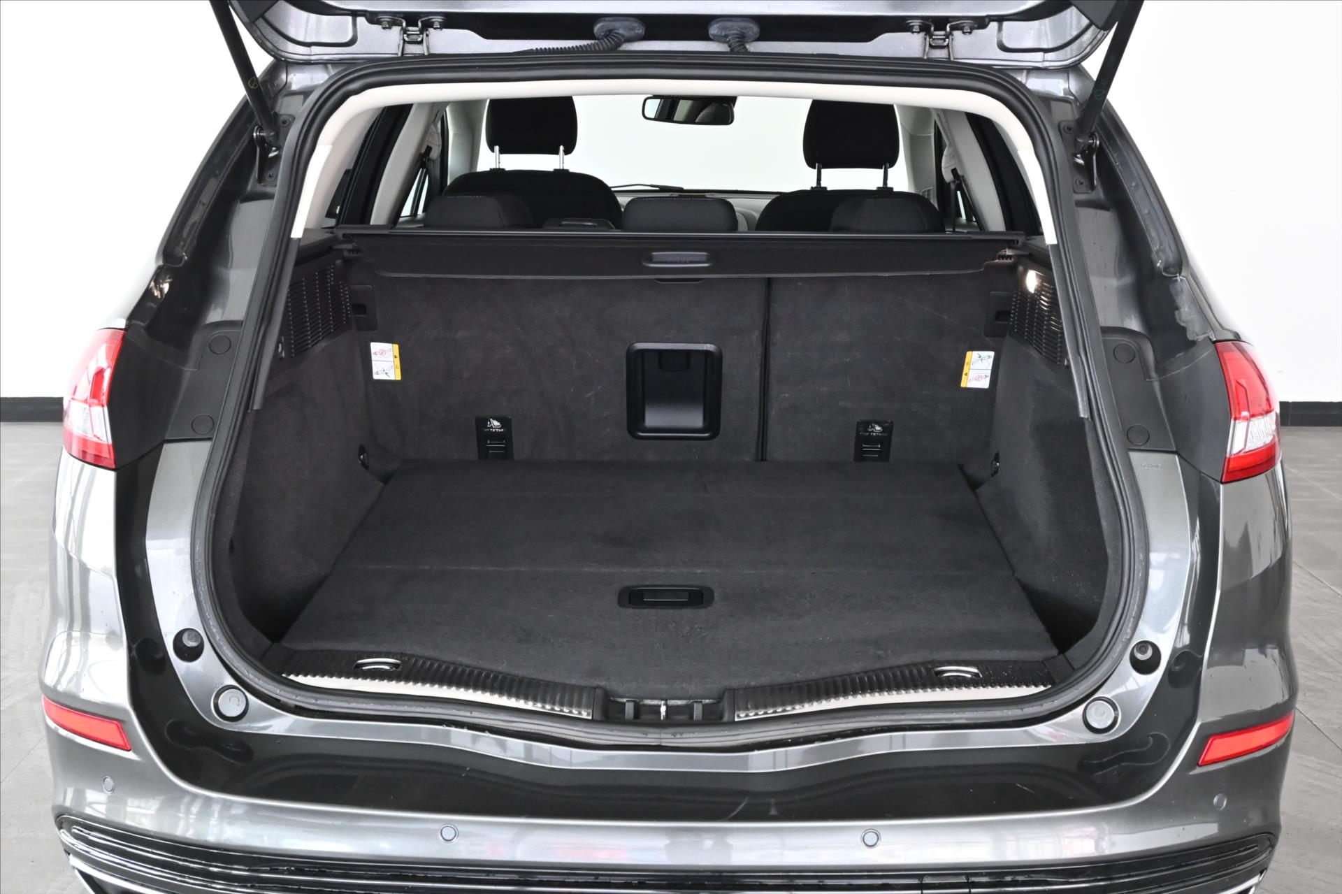 Hlavní fotografie vozu Ford Mondeo 2,0 EcoBlue 140 kW TITANIUM AT8 Záruka až 5 let (6)